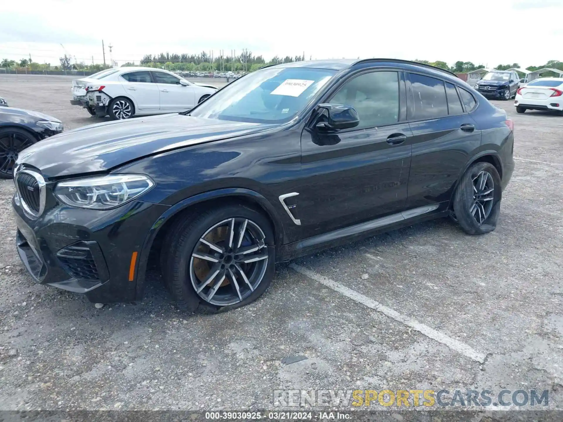 2 Photograph of a damaged car 5YMUJ0C09LLU67177 BMW X4 M 2020