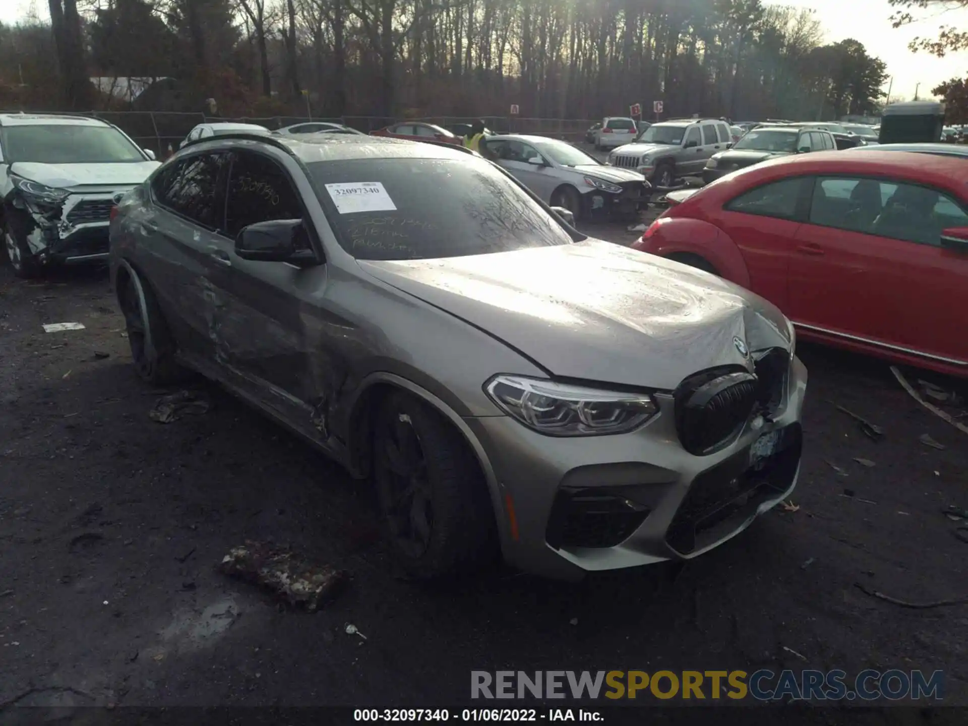 1 Photograph of a damaged car 5YMUJ0C04M9F18652 BMW X4 M 2021