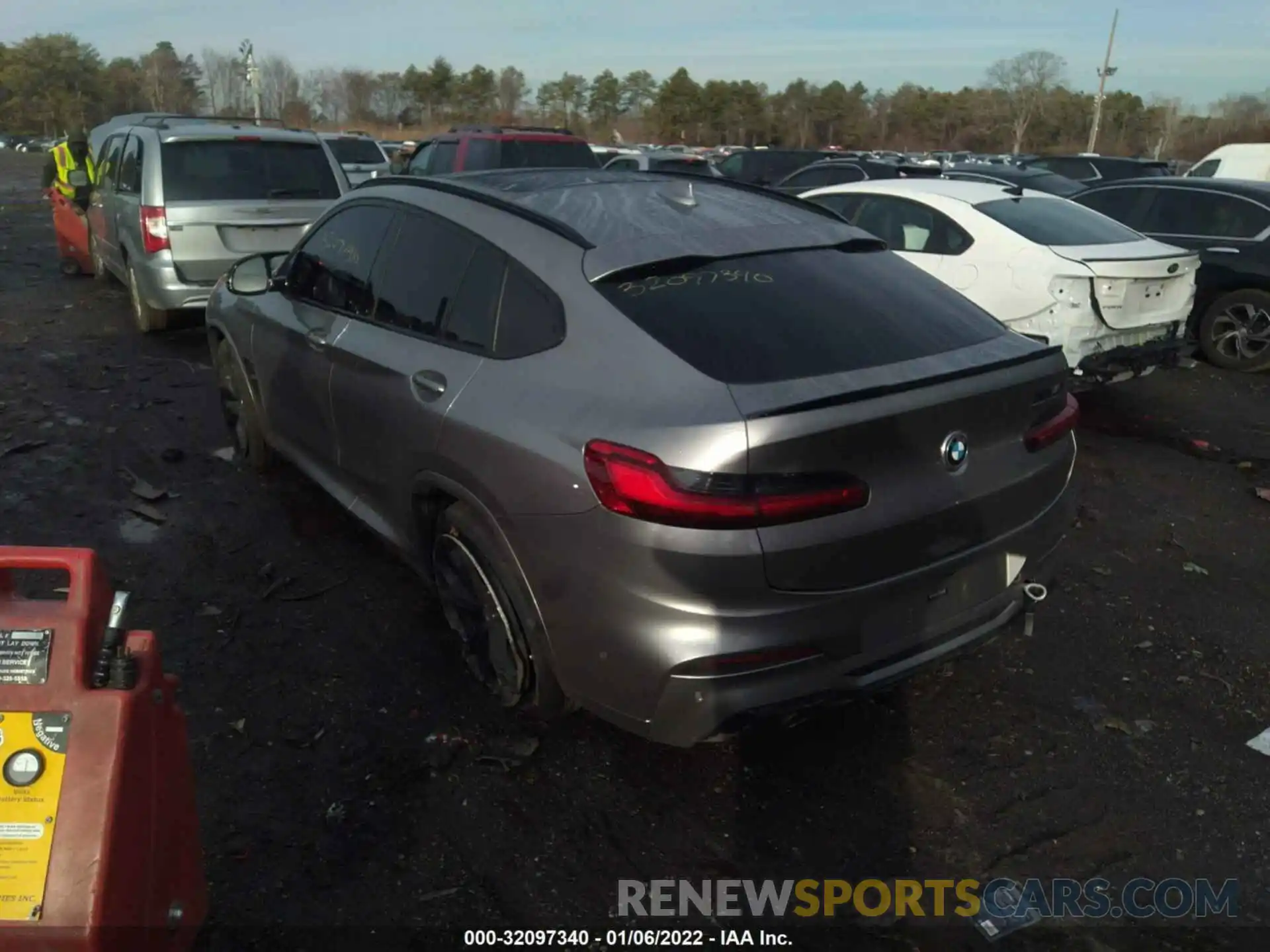 3 Photograph of a damaged car 5YMUJ0C04M9F18652 BMW X4 M 2021