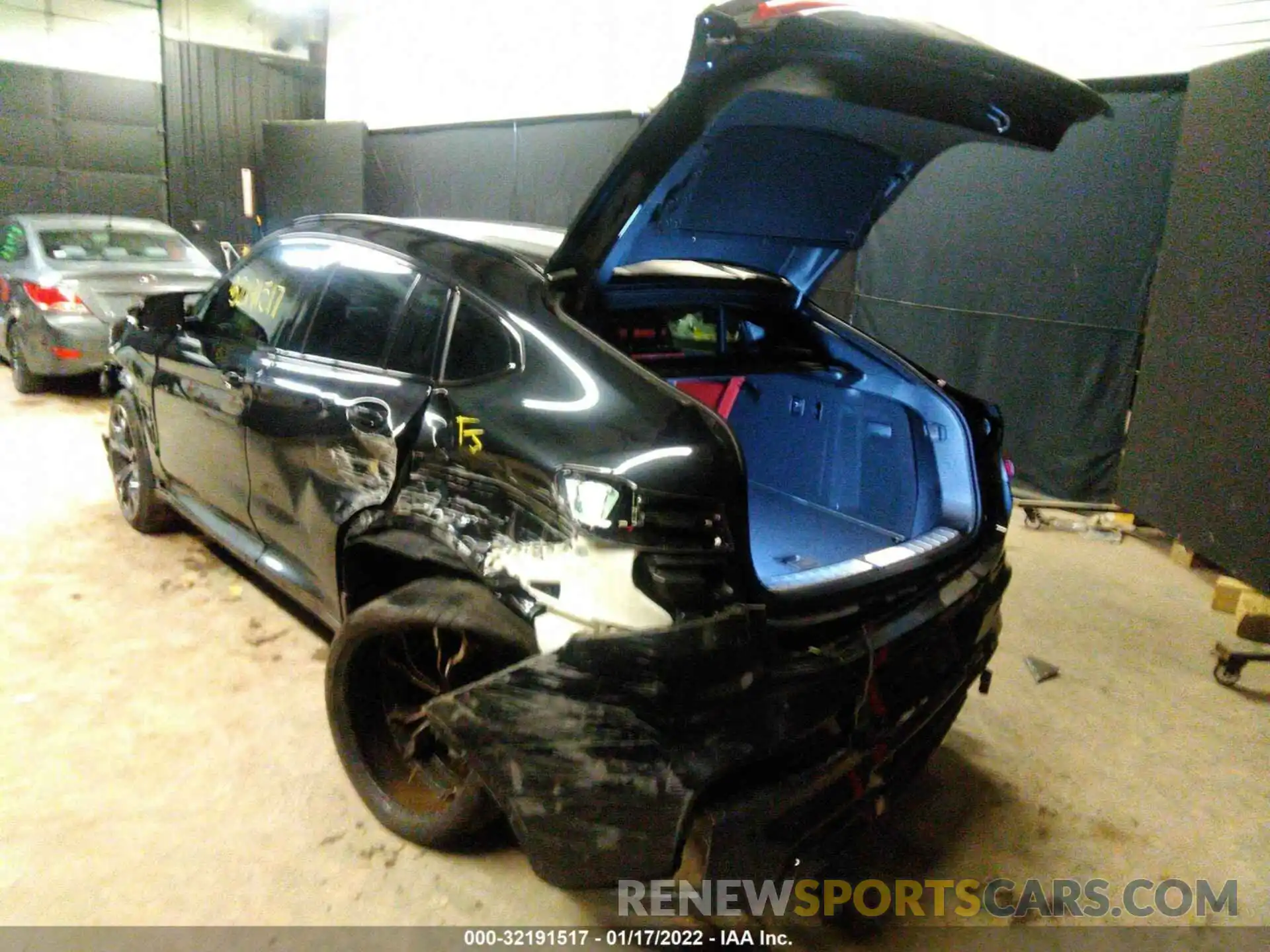 3 Photograph of a damaged car 5YMUJ0C04M9F20899 BMW X4 M 2021