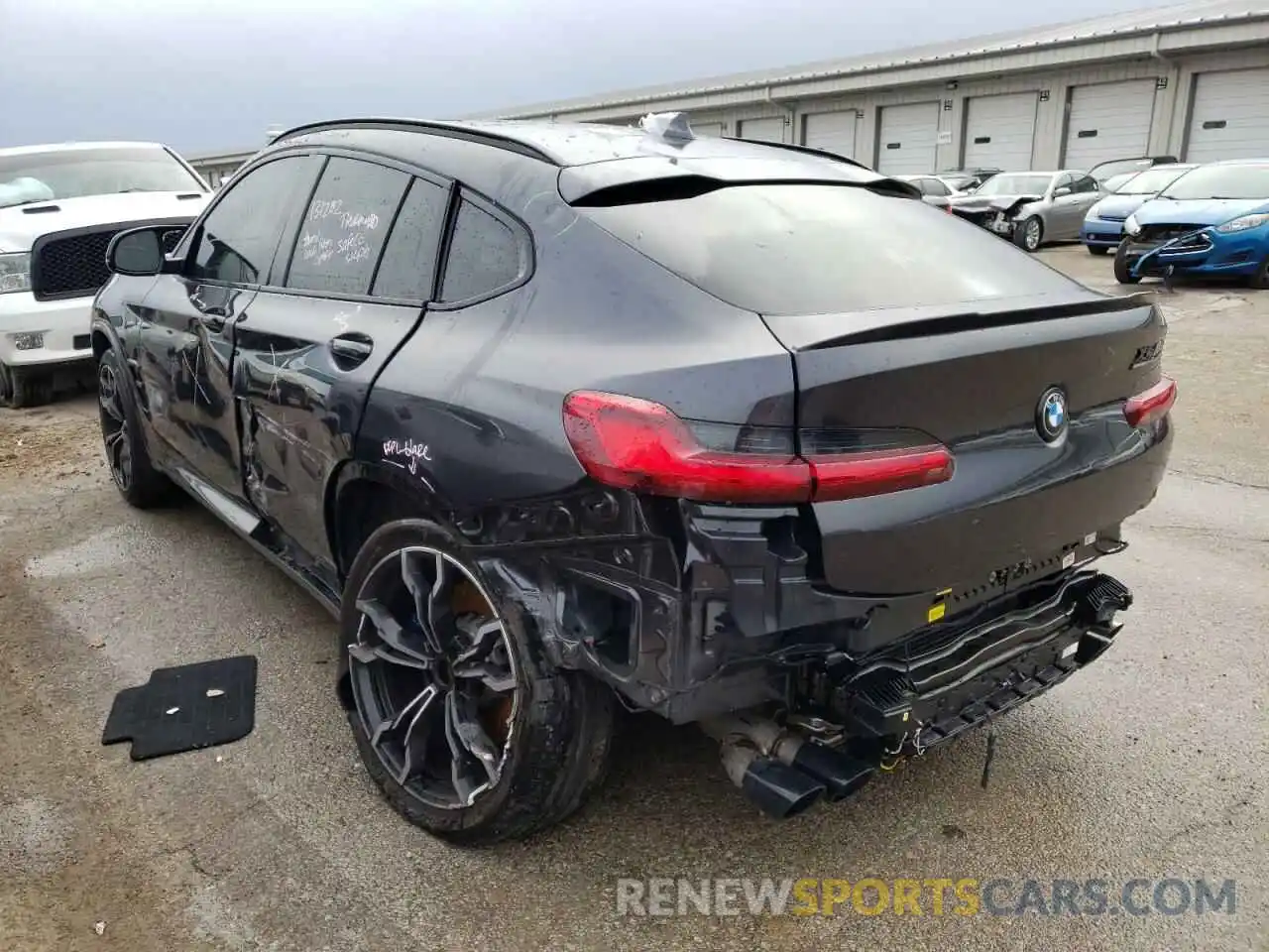 3 Photograph of a damaged car 5YM23EC00N9J50841 BMW X4 M 2022