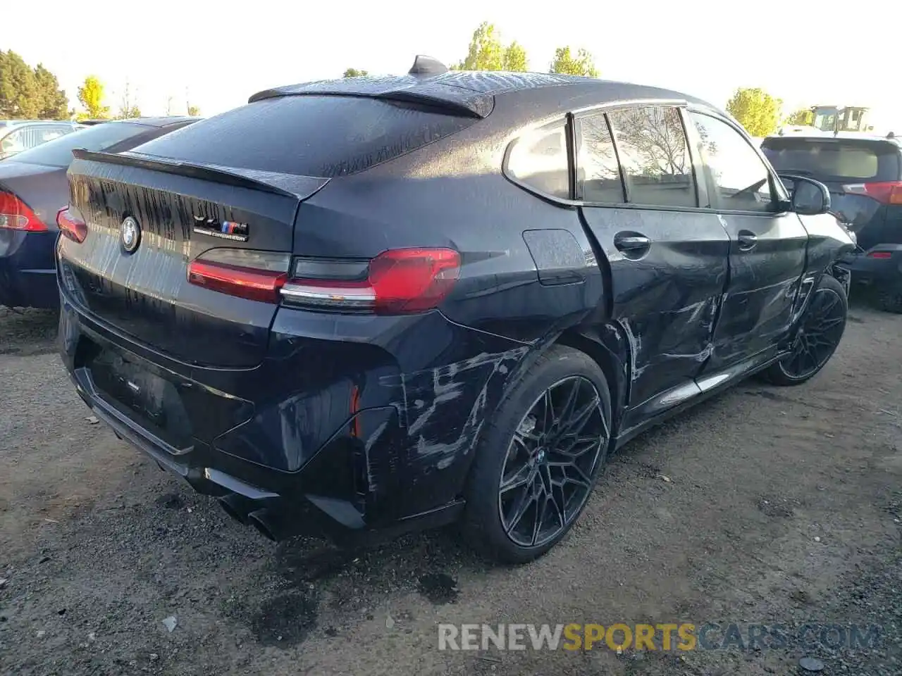 4 Photograph of a damaged car 5YM23EC02N9K12465 BMW X4 M 2022