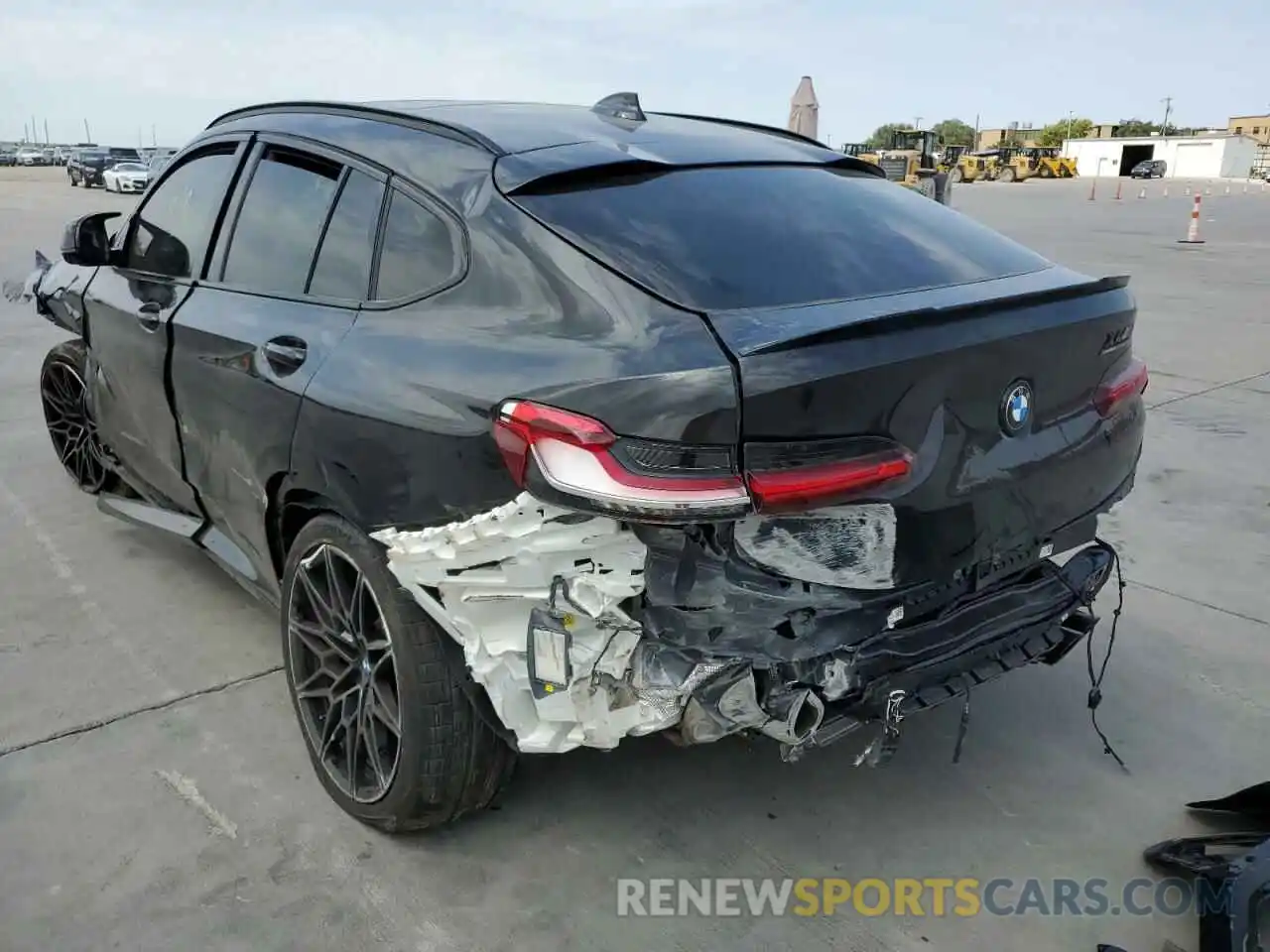 3 Photograph of a damaged car 5YM23EC03N9L69633 BMW X4 M 2022