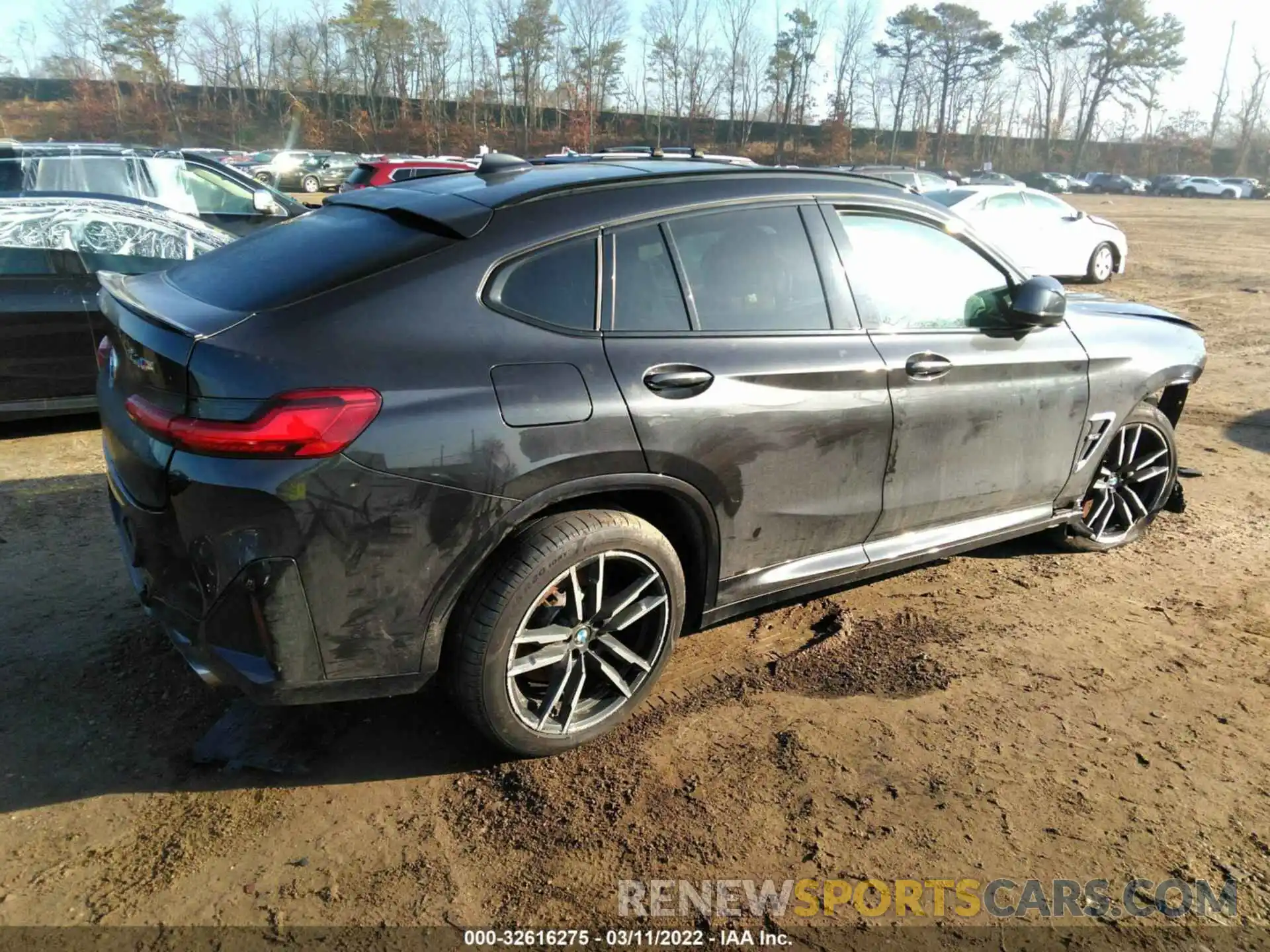 4 Photograph of a damaged car 5YM23EC05N9J66954 BMW X4 M 2022