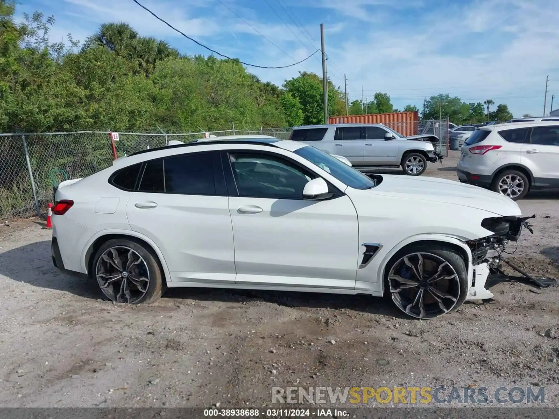 14 Photograph of a damaged car 5YM23EC08N9M99049 BMW X4 M 2022