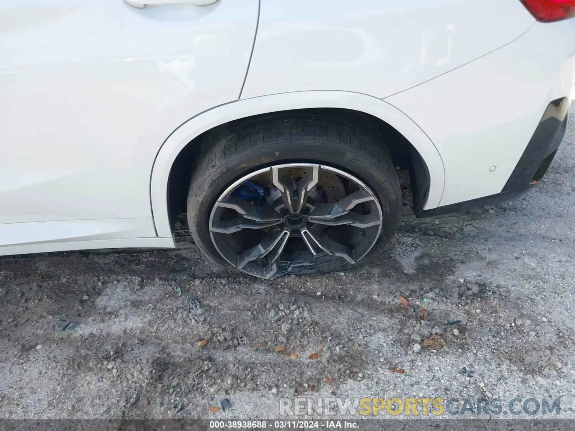 19 Фотография поврежденного автомобиля 5YM23EC08N9M99049 BMW X4 M 2022