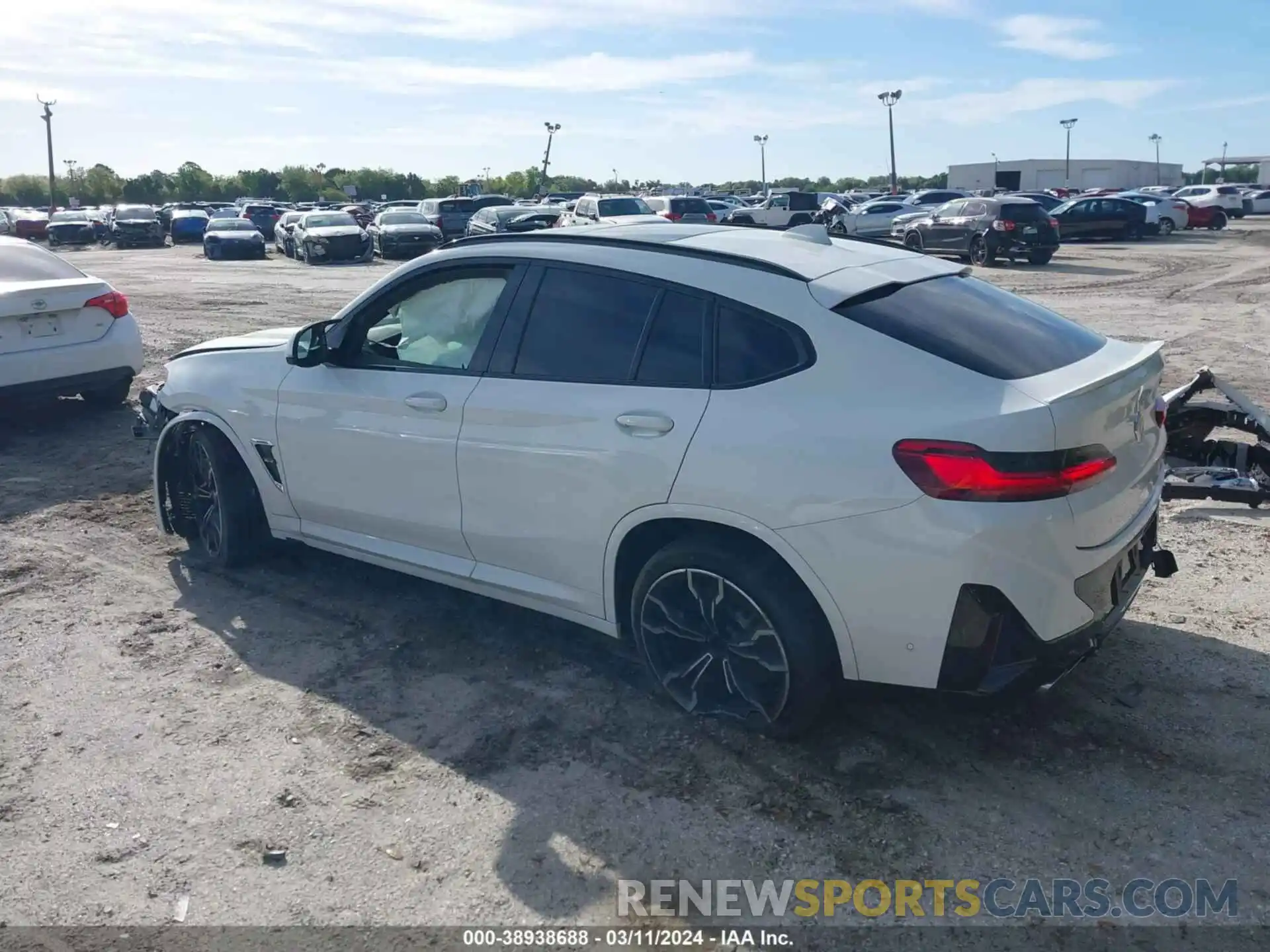 3 Photograph of a damaged car 5YM23EC08N9M99049 BMW X4 M 2022