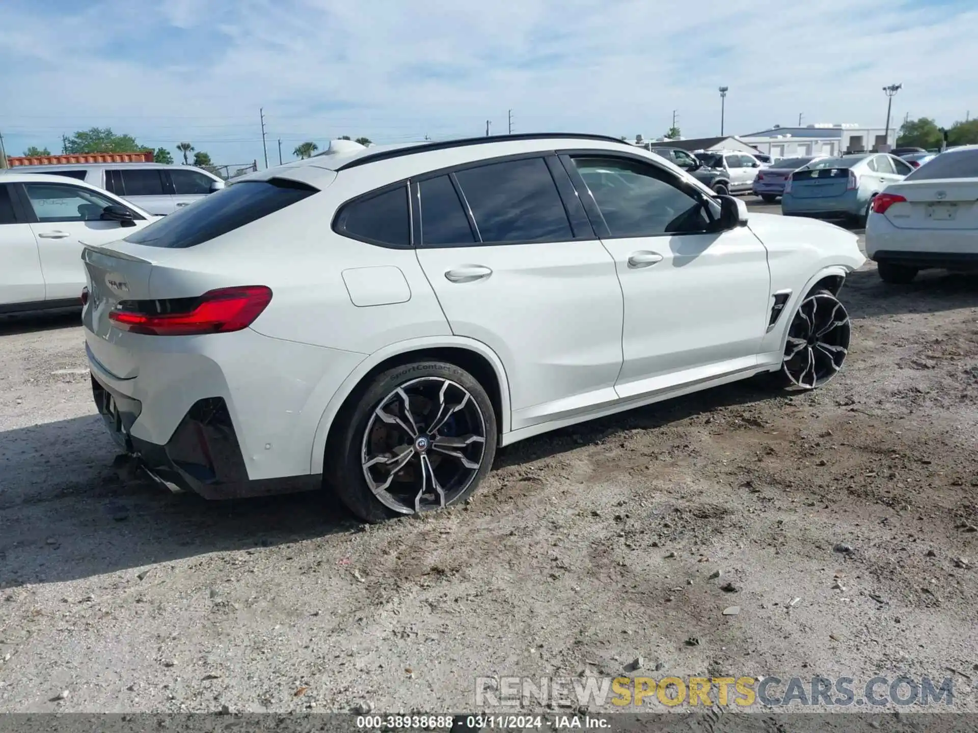 4 Photograph of a damaged car 5YM23EC08N9M99049 BMW X4 M 2022