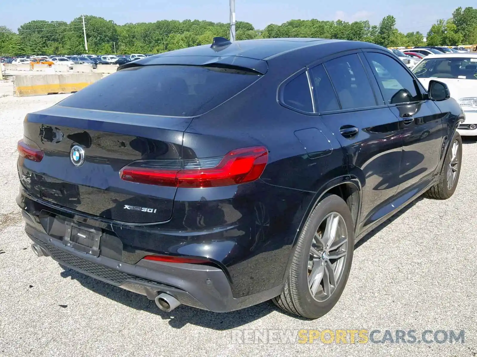 4 Photograph of a damaged car 5UXUJ3C50KLG51753 BMW X4 XDRIVE3 2019