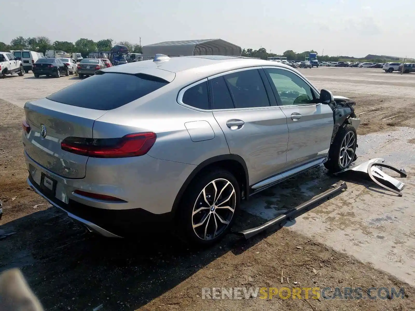 4 Photograph of a damaged car 5UX2V1C02L9C24142 BMW X4 XDRIVE3 2020