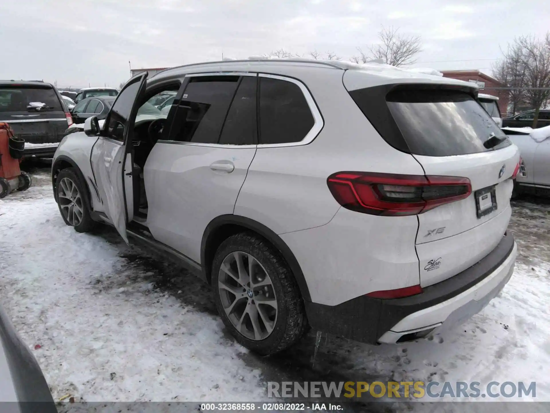 3 Photograph of a damaged car 5UXCR6C50KLK87420 BMW X5 2019