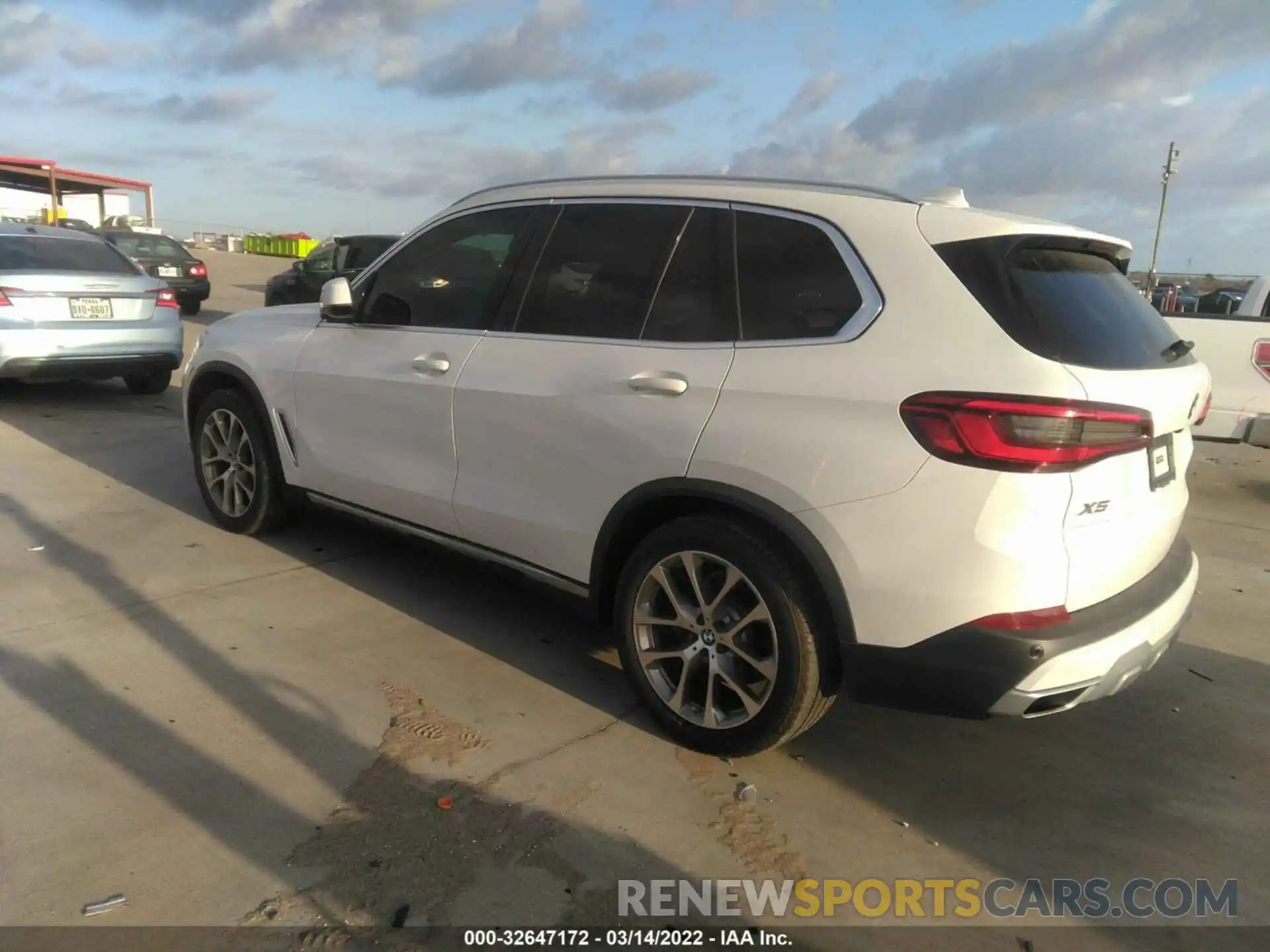 3 Photograph of a damaged car 5UXCR6C50KLL10758 BMW X5 2019