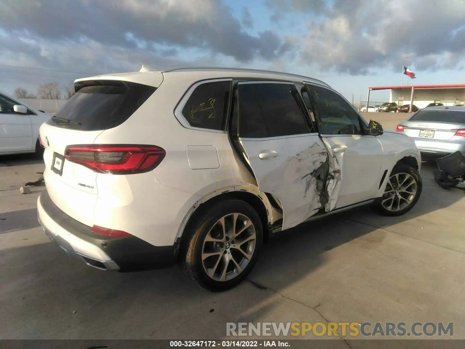 4 Photograph of a damaged car 5UXCR6C50KLL10758 BMW X5 2019