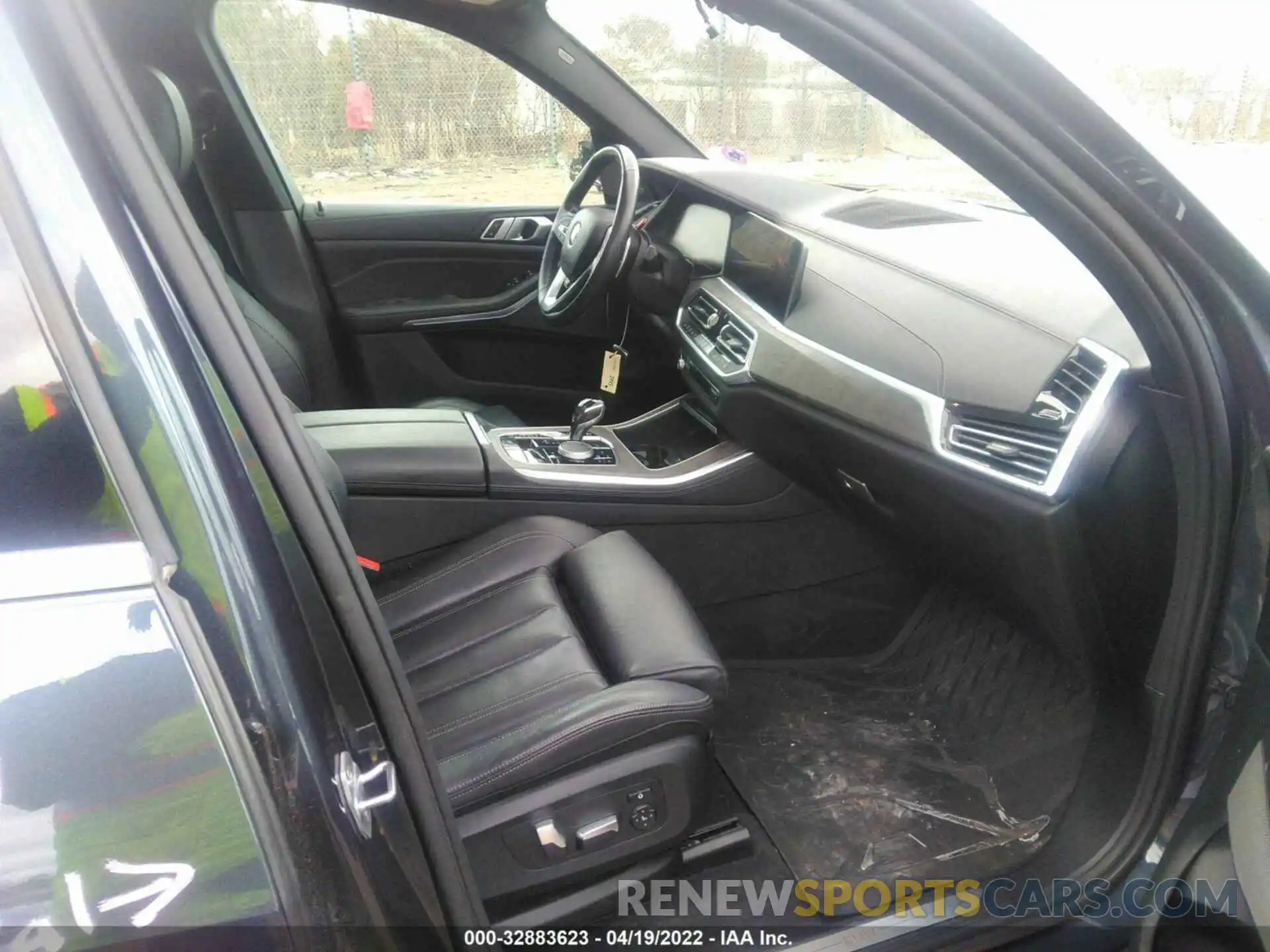 5 Photograph of a damaged car 5UXCR6C50KLL21064 BMW X5 2019