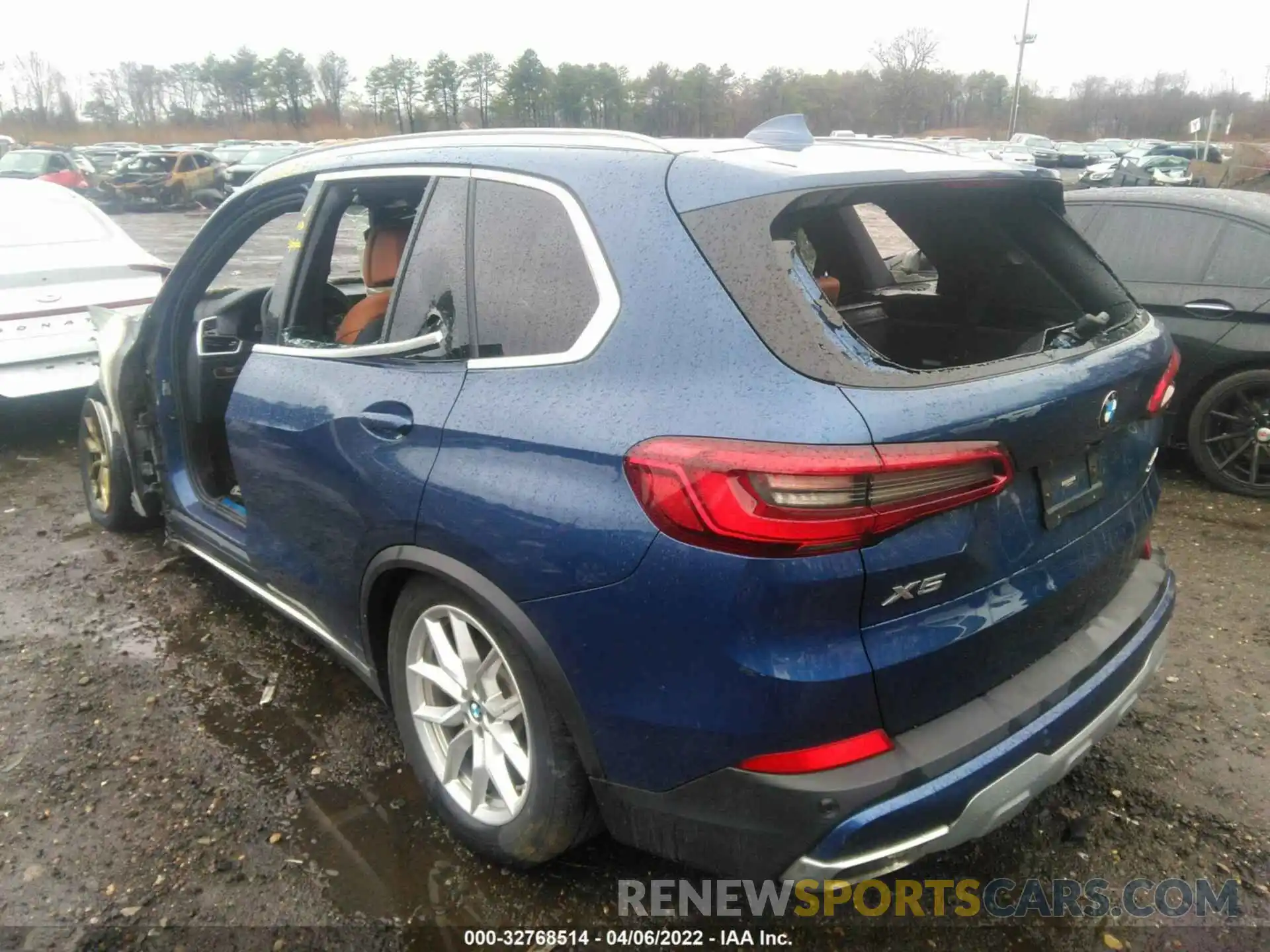 3 Photograph of a damaged car 5UXCR6C50KLL27074 BMW X5 2019