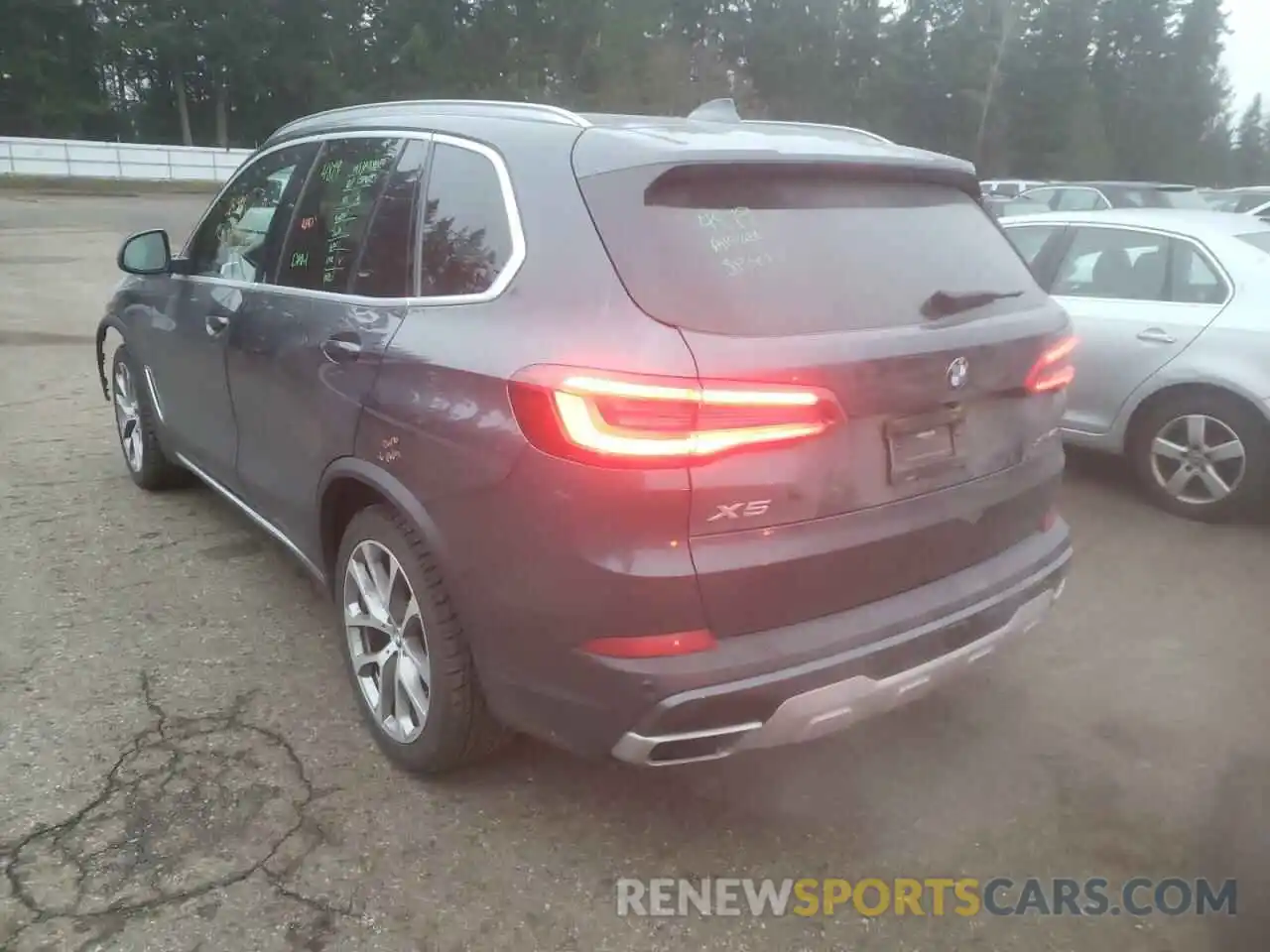 3 Photograph of a damaged car 5UXCR6C50KLL40648 BMW X5 2019