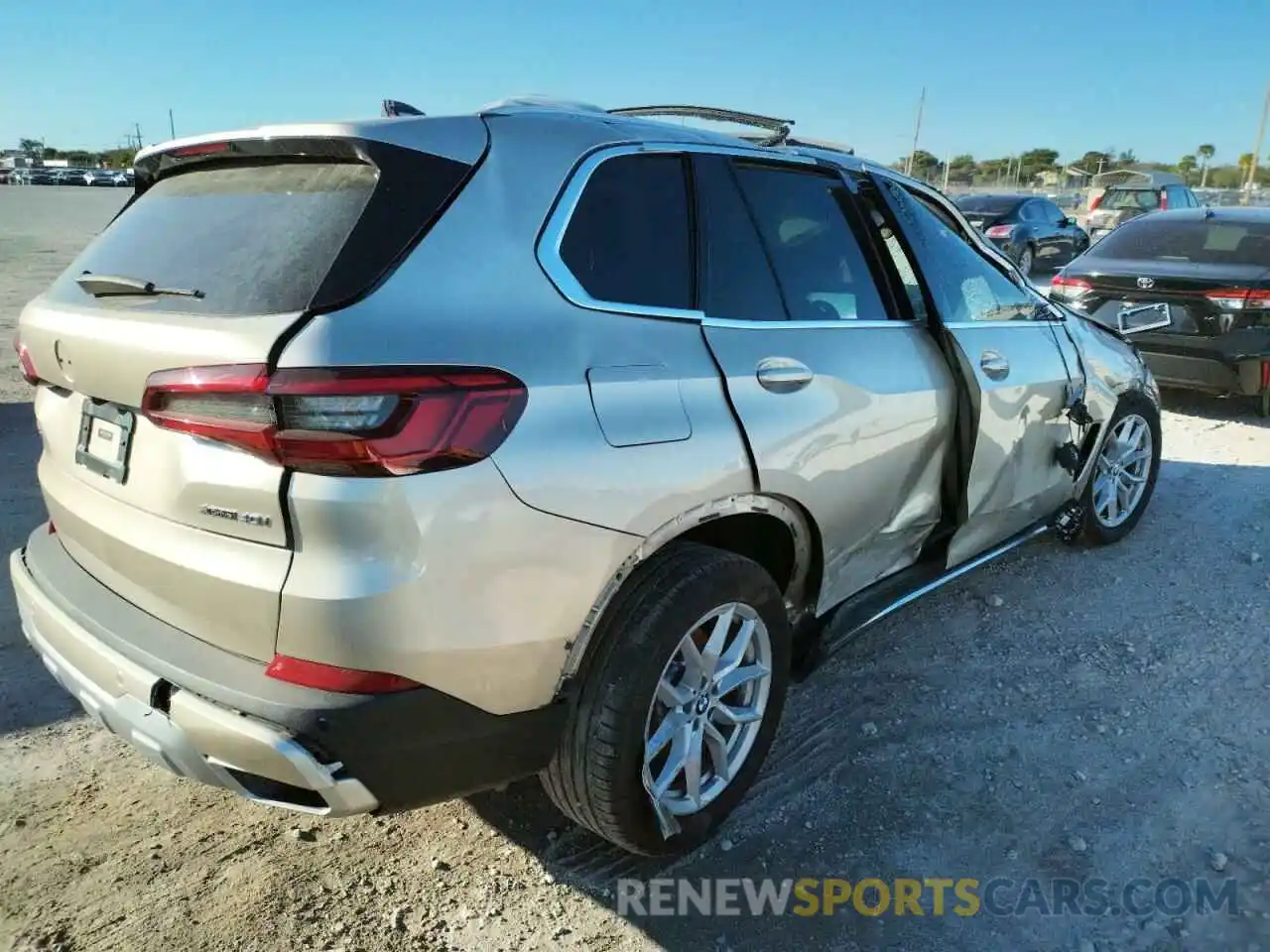 4 Photograph of a damaged car 5UXCR6C52KLK88231 BMW X5 2019