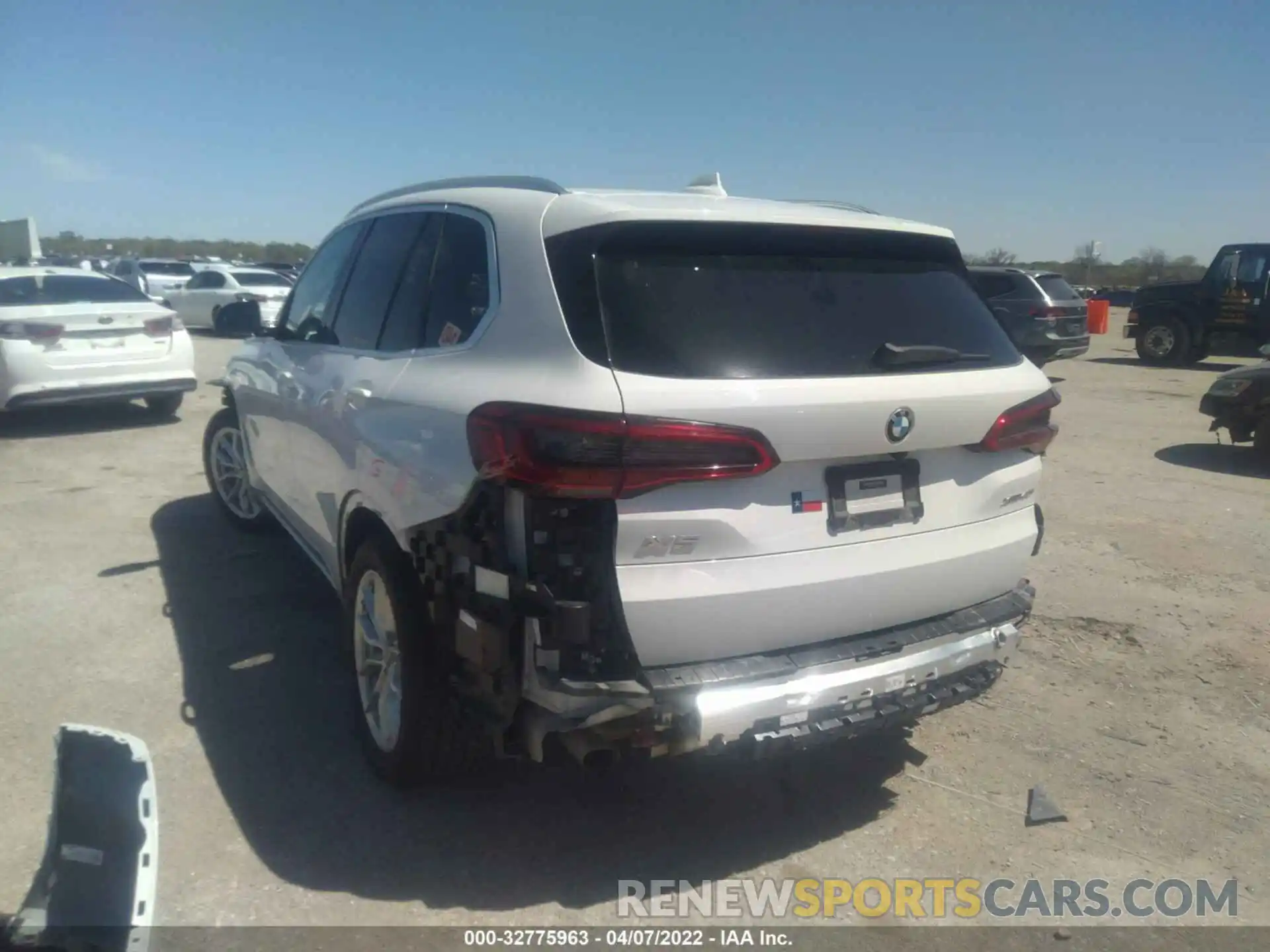 3 Photograph of a damaged car 5UXCR6C53KLL64572 BMW X5 2019