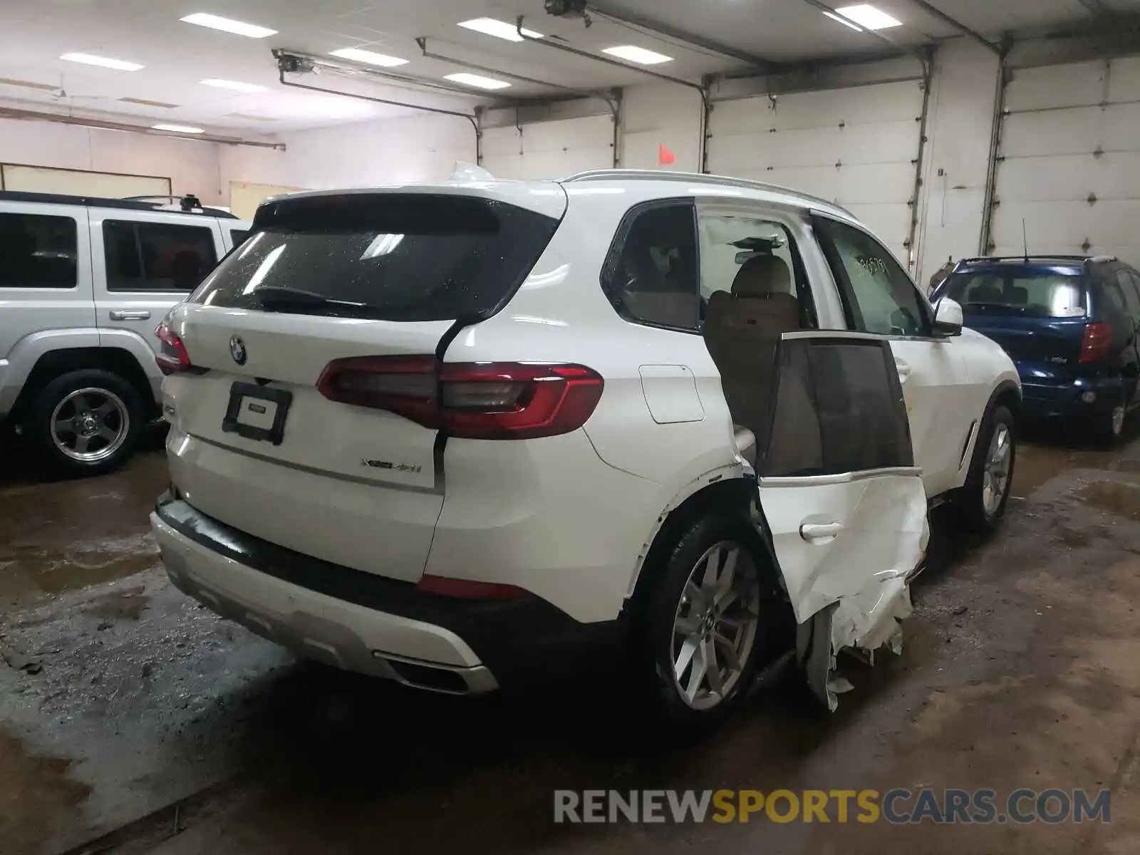 4 Photograph of a damaged car 5UXCR6C54KLK86948 BMW X5 2019