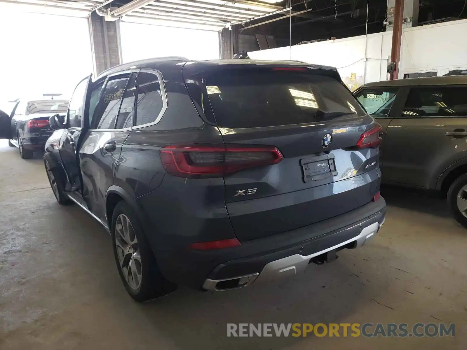 3 Photograph of a damaged car 5UXCR6C56KLL04625 BMW X5 2019