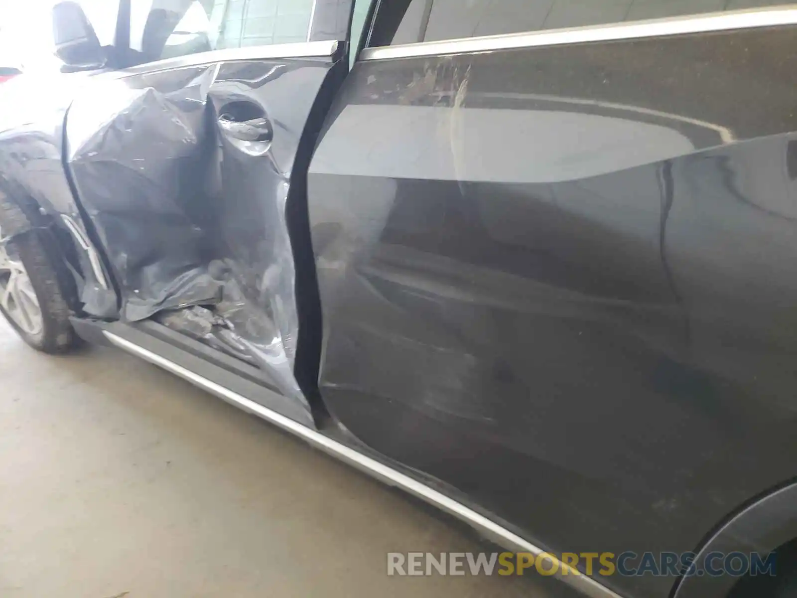 9 Photograph of a damaged car 5UXCR6C56KLL04625 BMW X5 2019