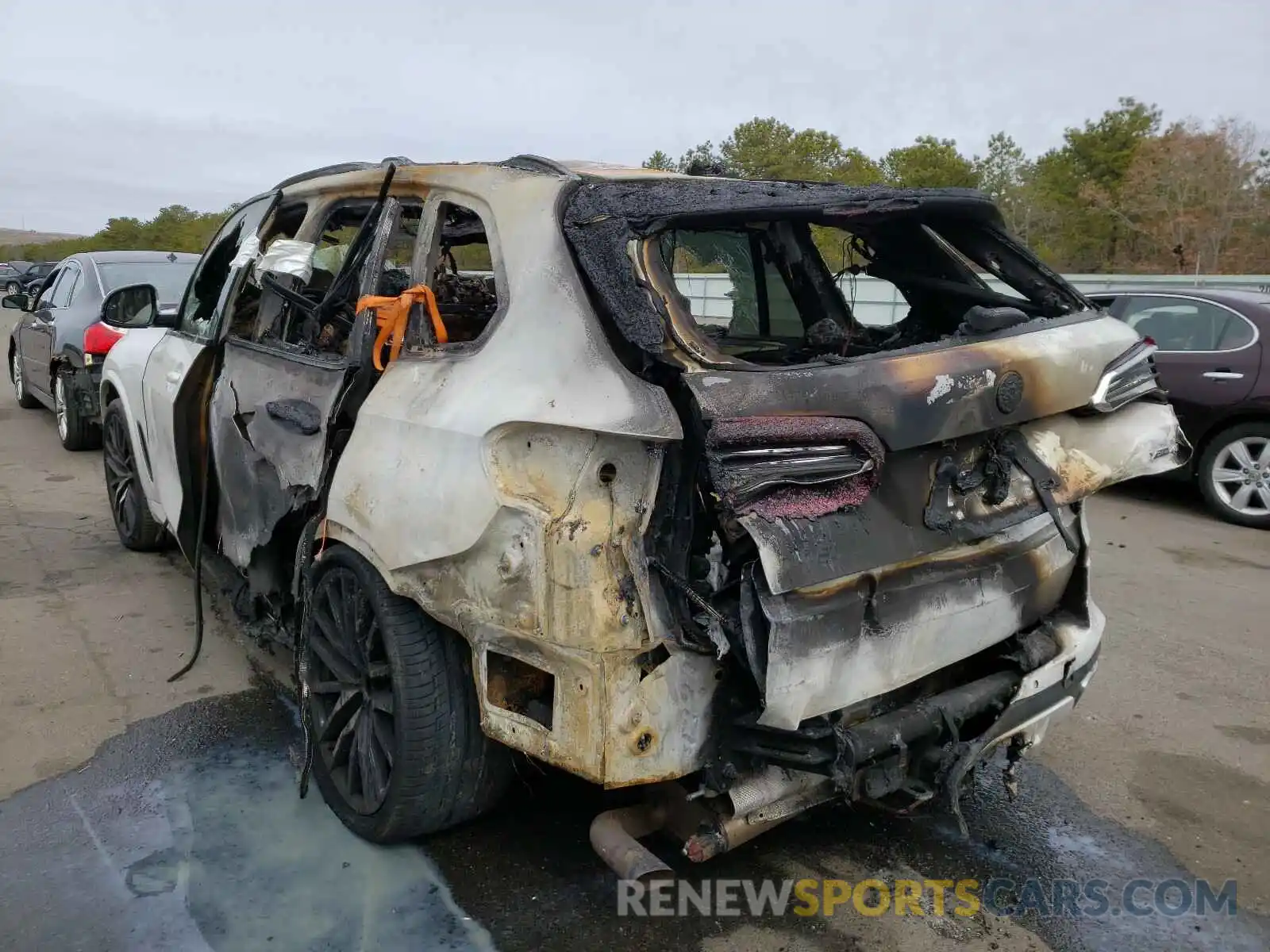 3 Photograph of a damaged car 5UXCR6C56KLL06391 BMW X5 2019