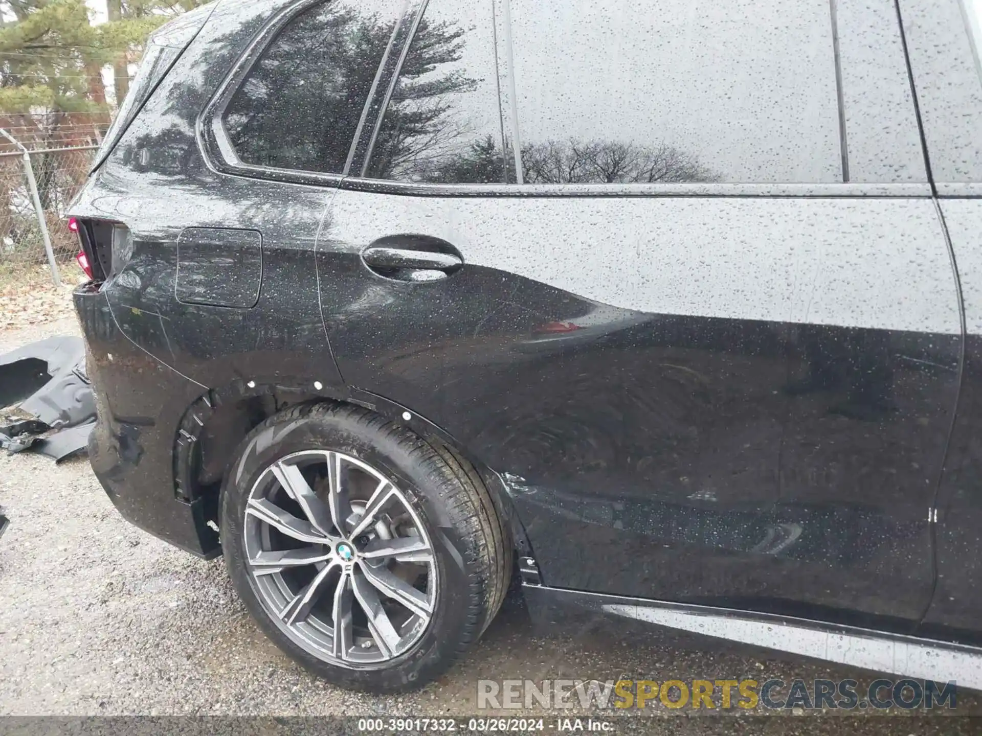 18 Photograph of a damaged car 5UXCR6C56KLL12546 BMW X5 2019