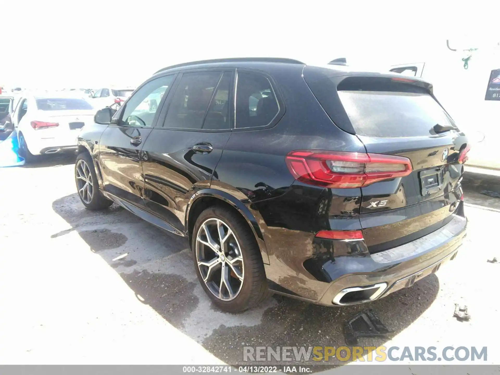 3 Photograph of a damaged car 5UXCR6C56KLL36670 BMW X5 2019