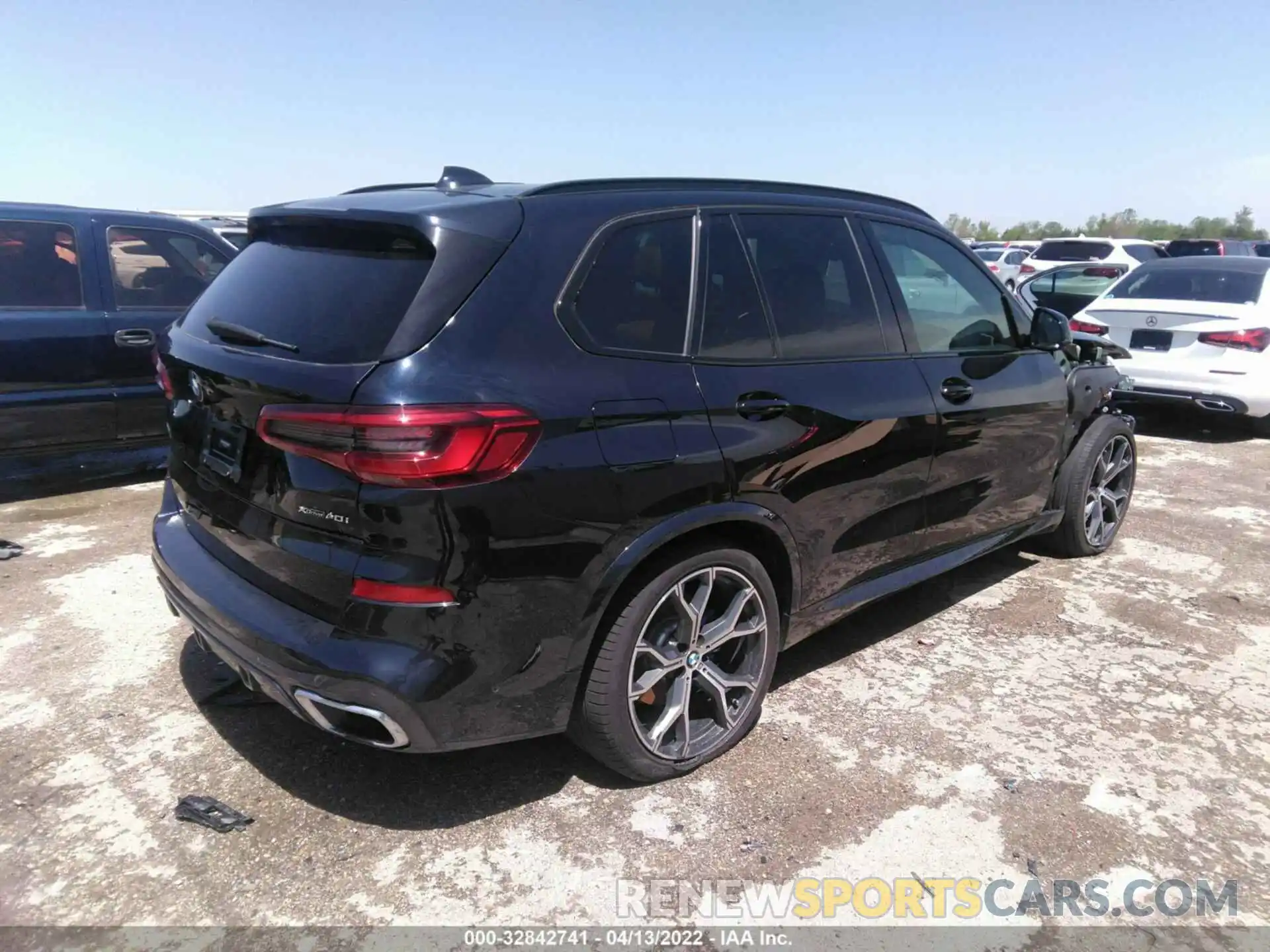 4 Photograph of a damaged car 5UXCR6C56KLL36670 BMW X5 2019