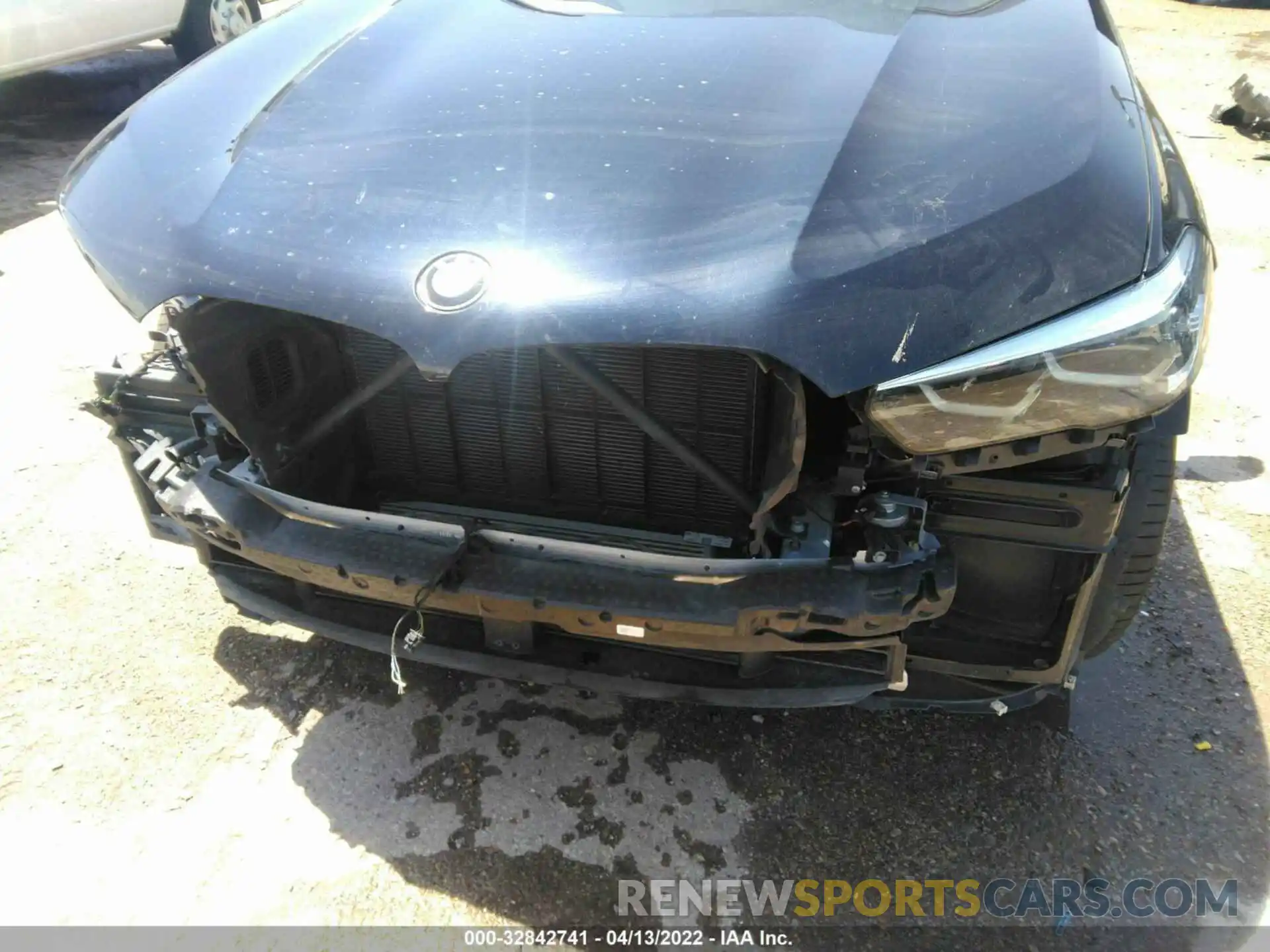 6 Photograph of a damaged car 5UXCR6C56KLL36670 BMW X5 2019