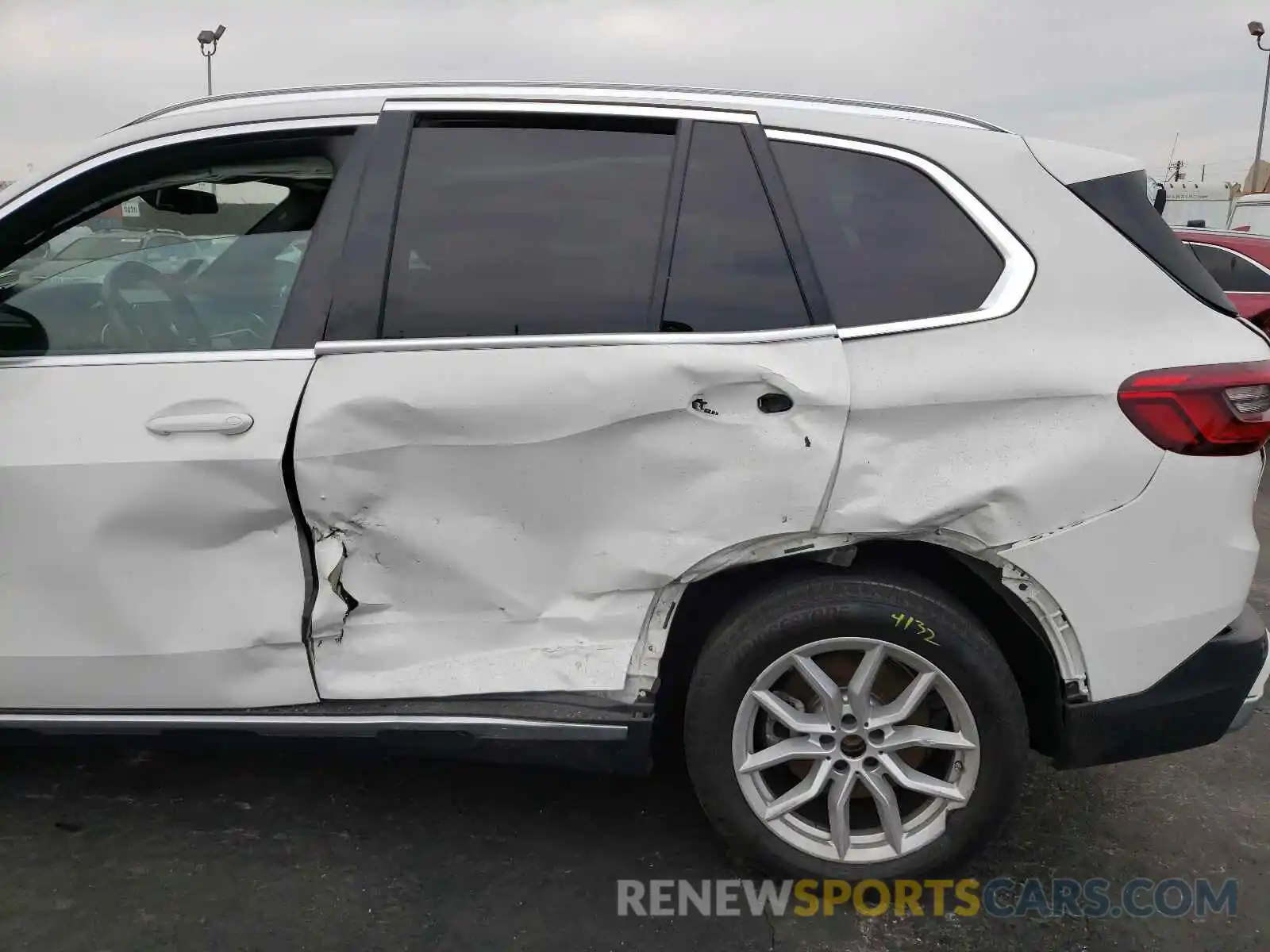 9 Photograph of a damaged car 5UXCR6C56KLL52142 BMW X5 2019