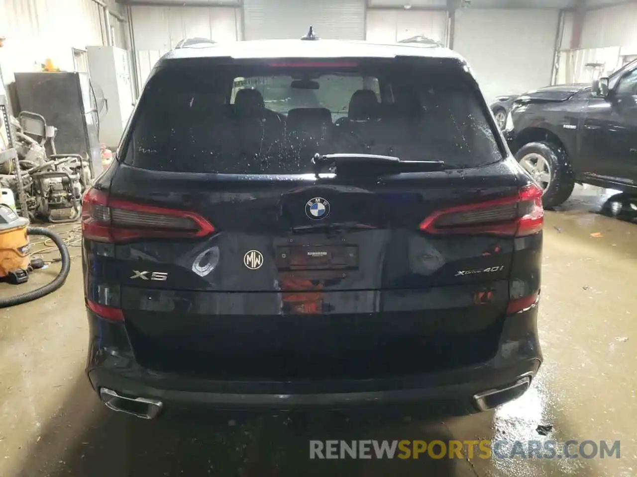 6 Photograph of a damaged car 5UXCR6C57KLL31364 BMW X5 2019