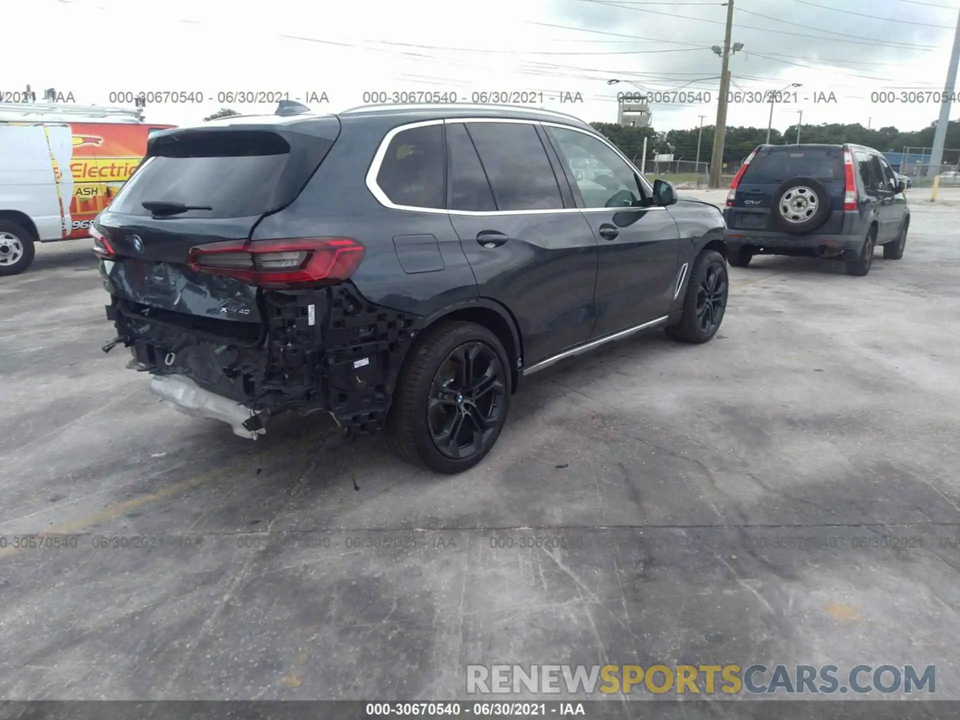 4 Photograph of a damaged car 5UXCR6C58KLK87391 BMW X5 2019