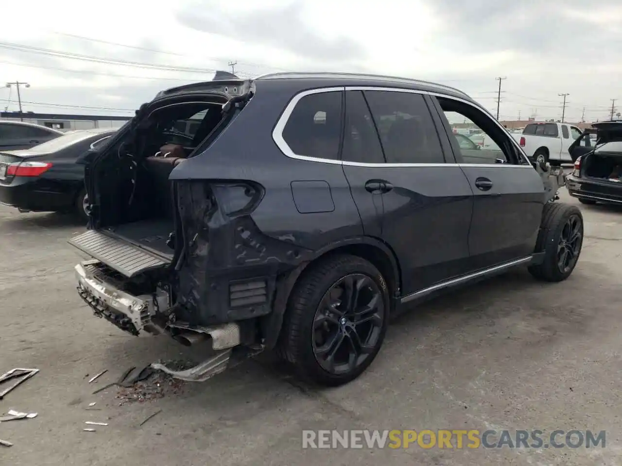 4 Photograph of a damaged car 5UXCR6C58KLL27081 BMW X5 2019