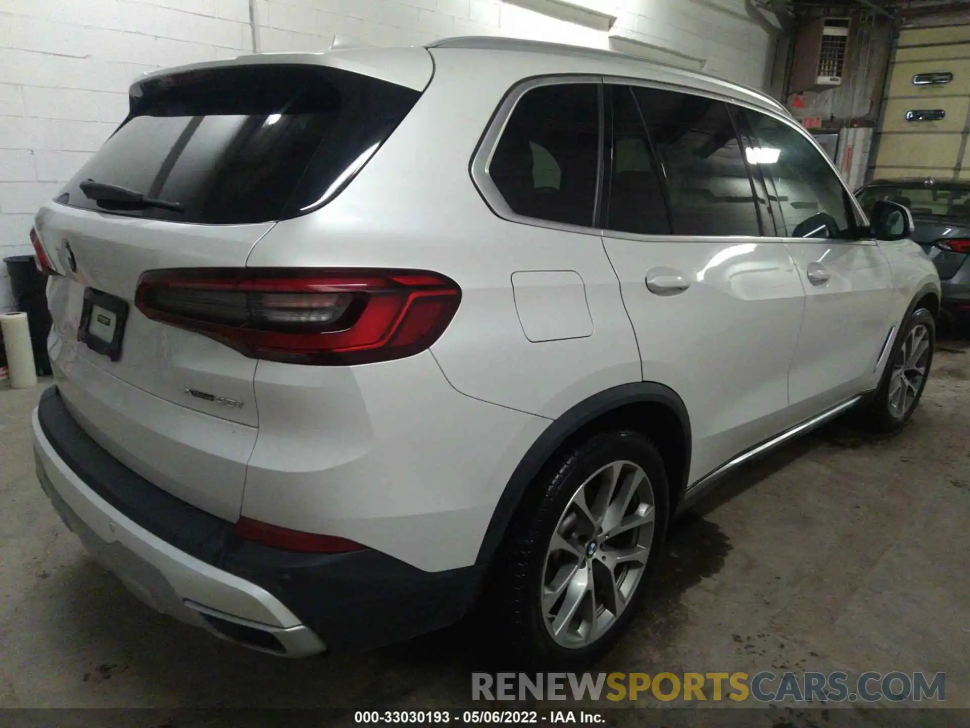 4 Photograph of a damaged car 5UXCR6C58KLL38372 BMW X5 2019