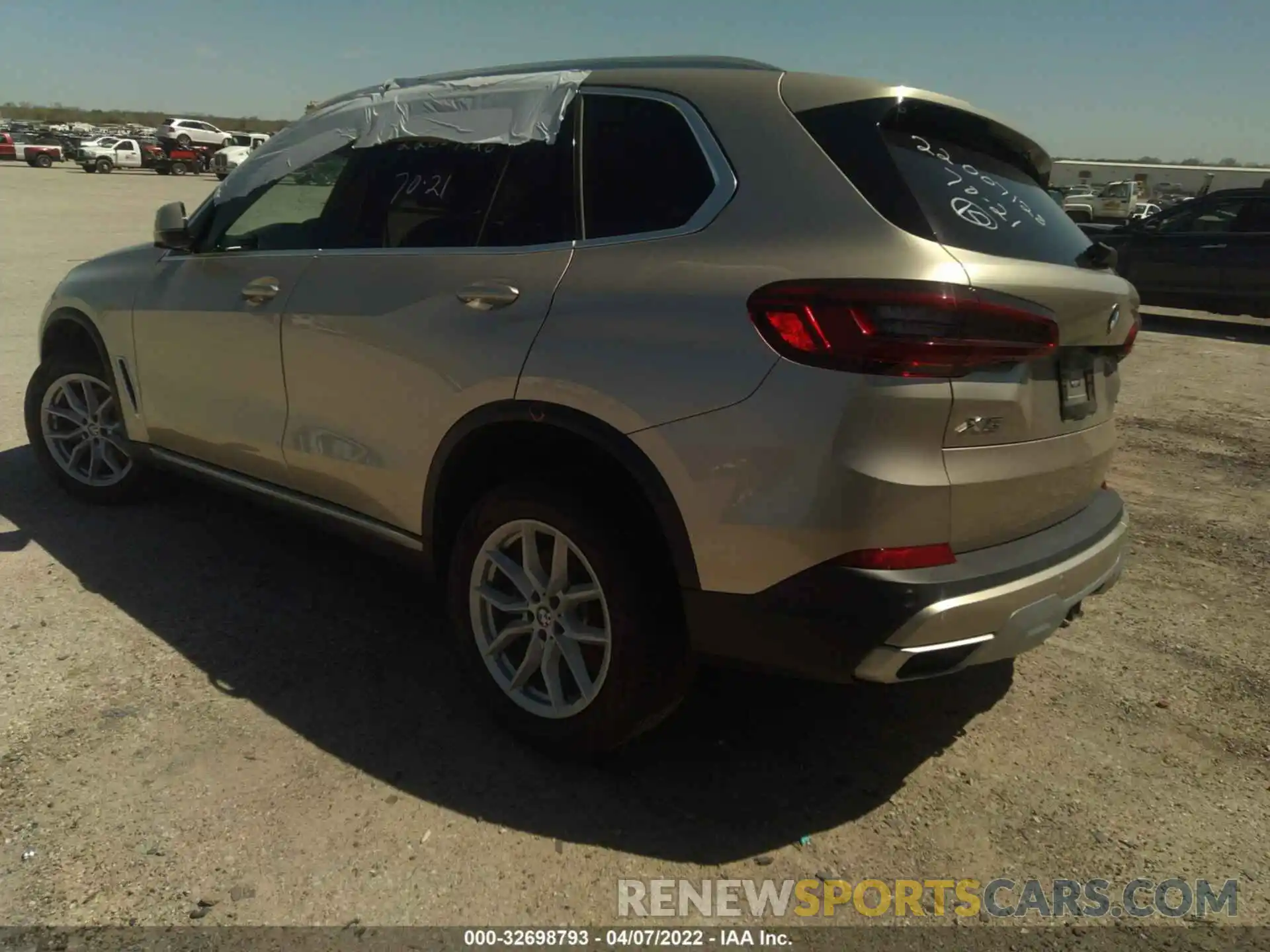 3 Photograph of a damaged car 5UXCR6C58KLL40901 BMW X5 2019