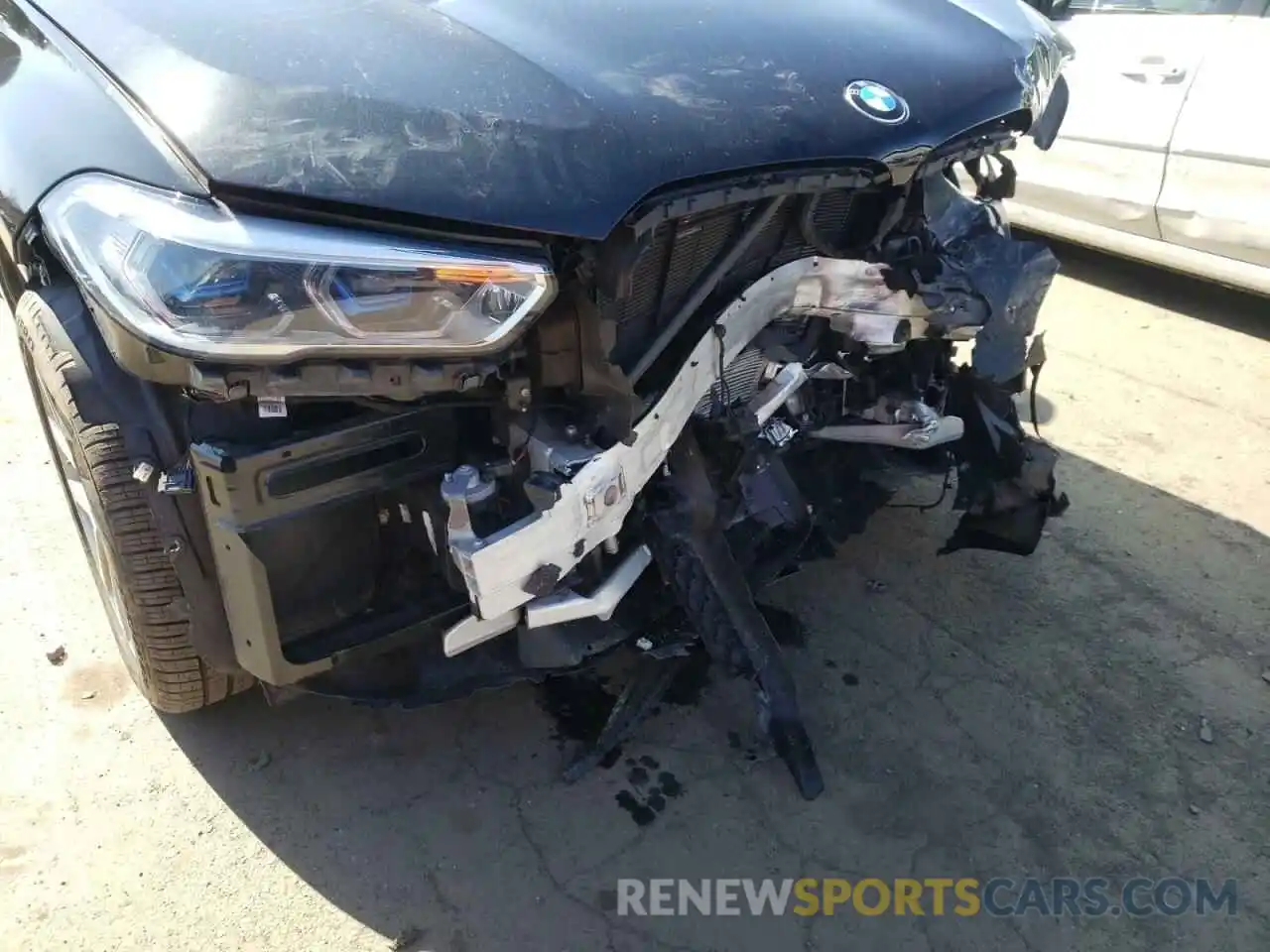 9 Photograph of a damaged car 5UXCR6C59KLK79073 BMW X5 2019