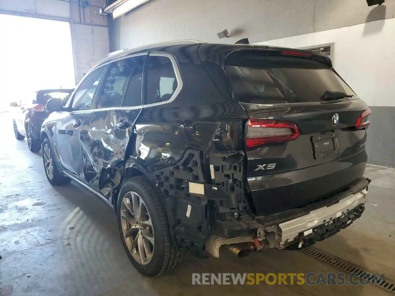 3 Фотография поврежденного автомобиля 5UXCR6C59KLL11570 BMW X5 2019