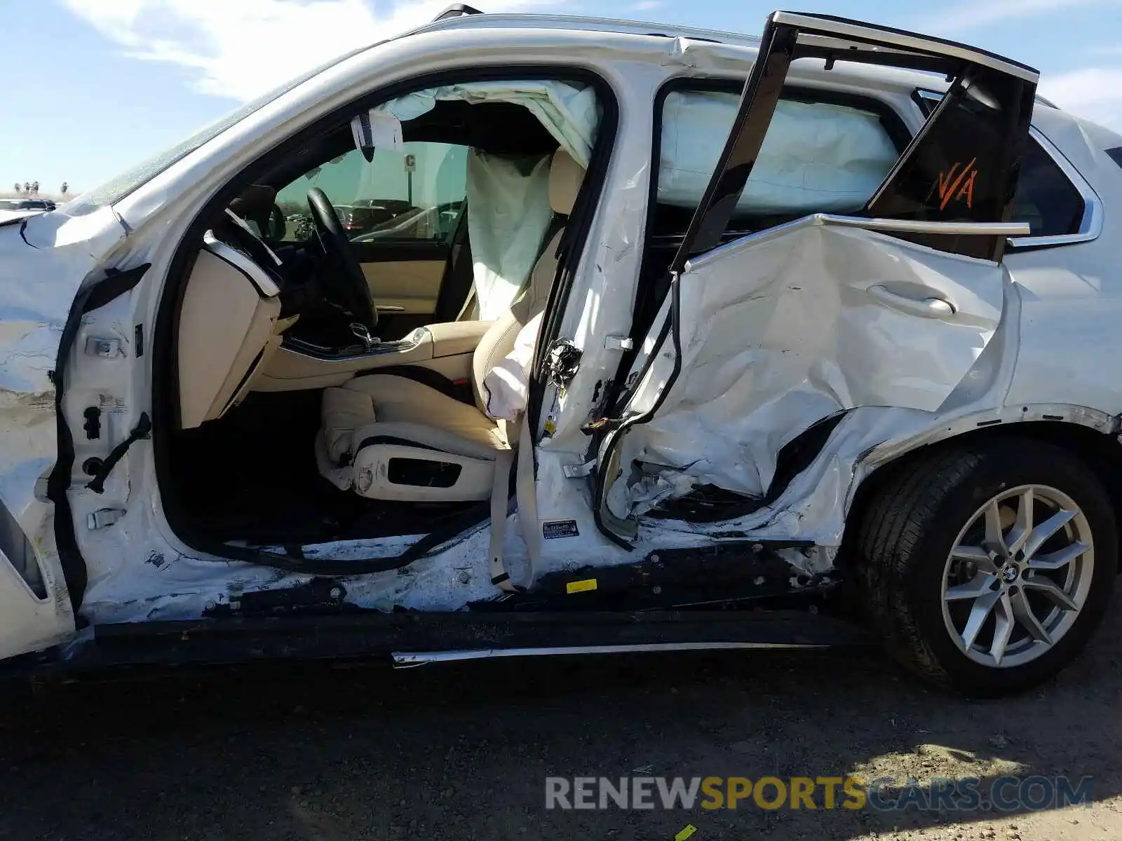 9 Photograph of a damaged car 5UXCR6C59KLL35349 BMW X5 2019