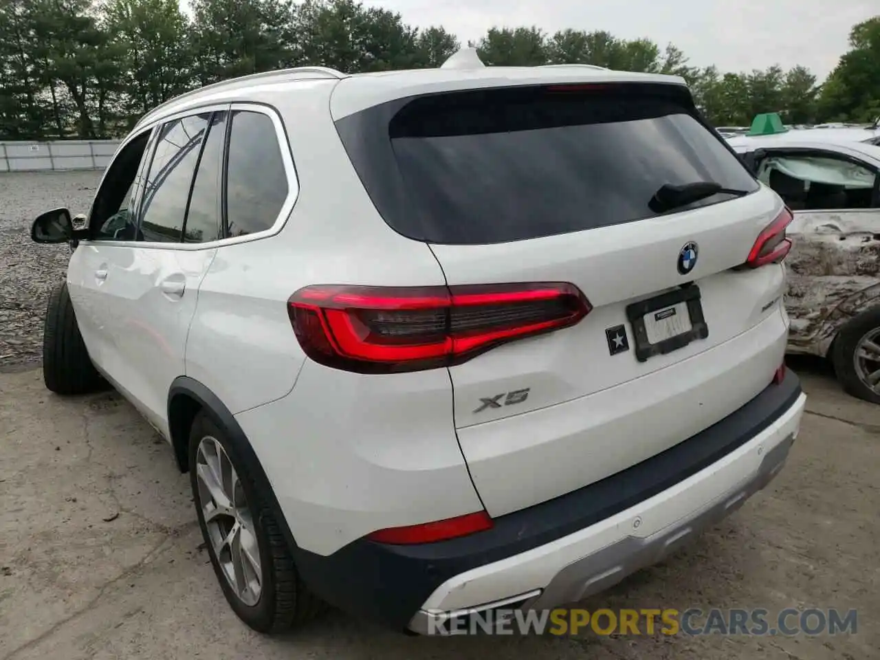 3 Photograph of a damaged car 5UXCR6C59KLL53303 BMW X5 2019