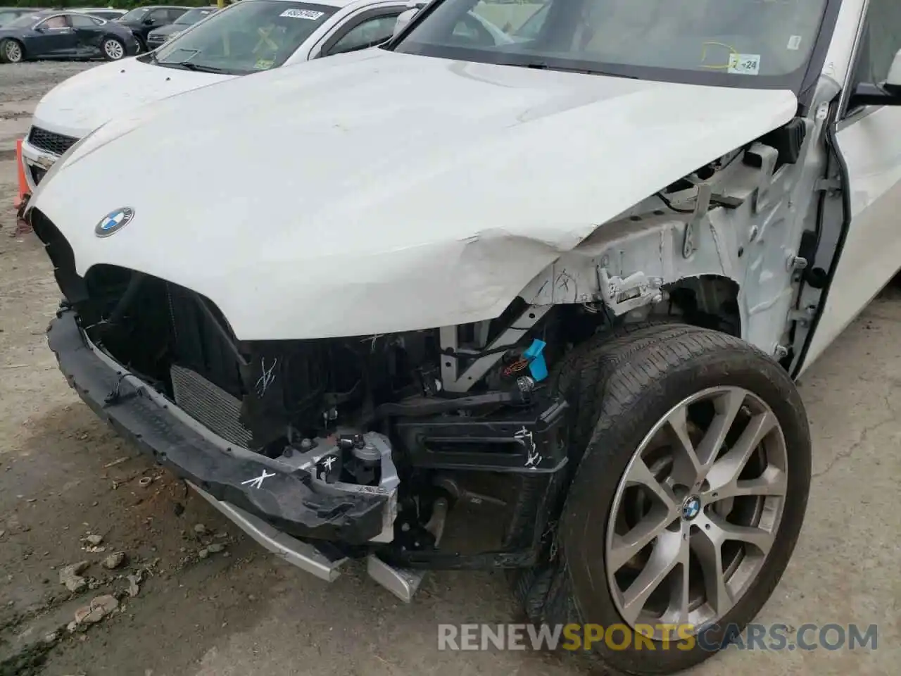 9 Photograph of a damaged car 5UXCR6C59KLL53303 BMW X5 2019