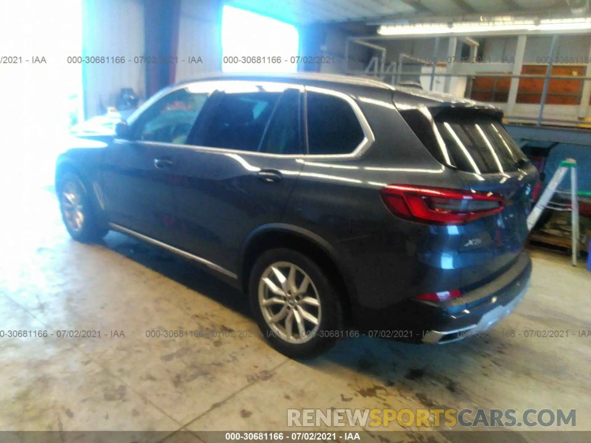 3 Photograph of a damaged car 5UXCR6C5XKLK79583 BMW X5 2019