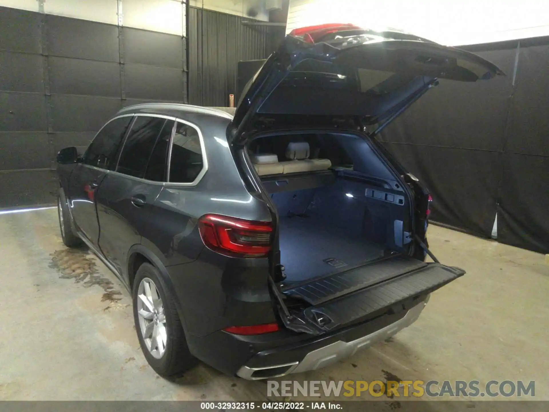 3 Photograph of a damaged car 5UXCR6C5XKLL09049 BMW X5 2019