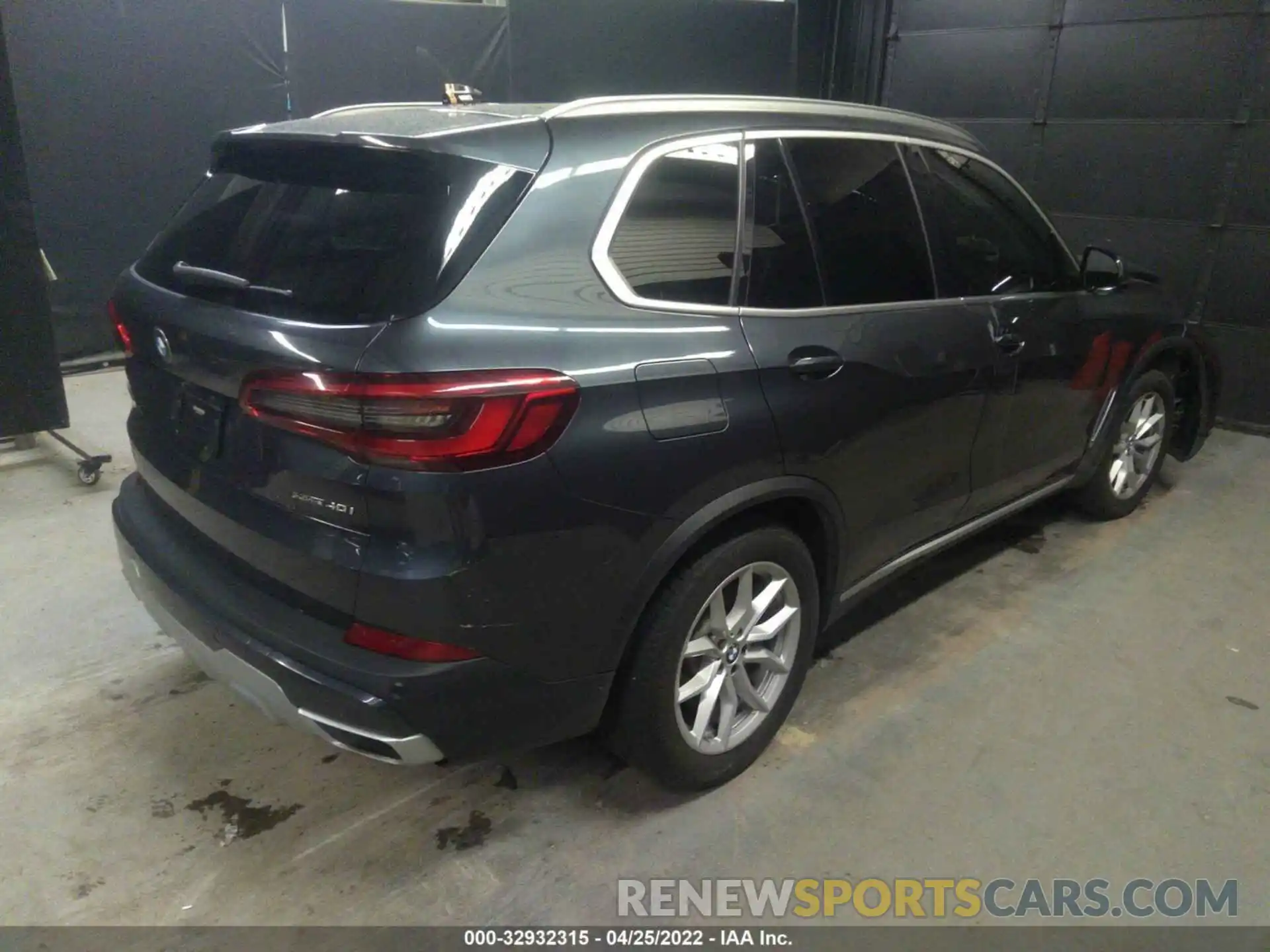 4 Photograph of a damaged car 5UXCR6C5XKLL09049 BMW X5 2019