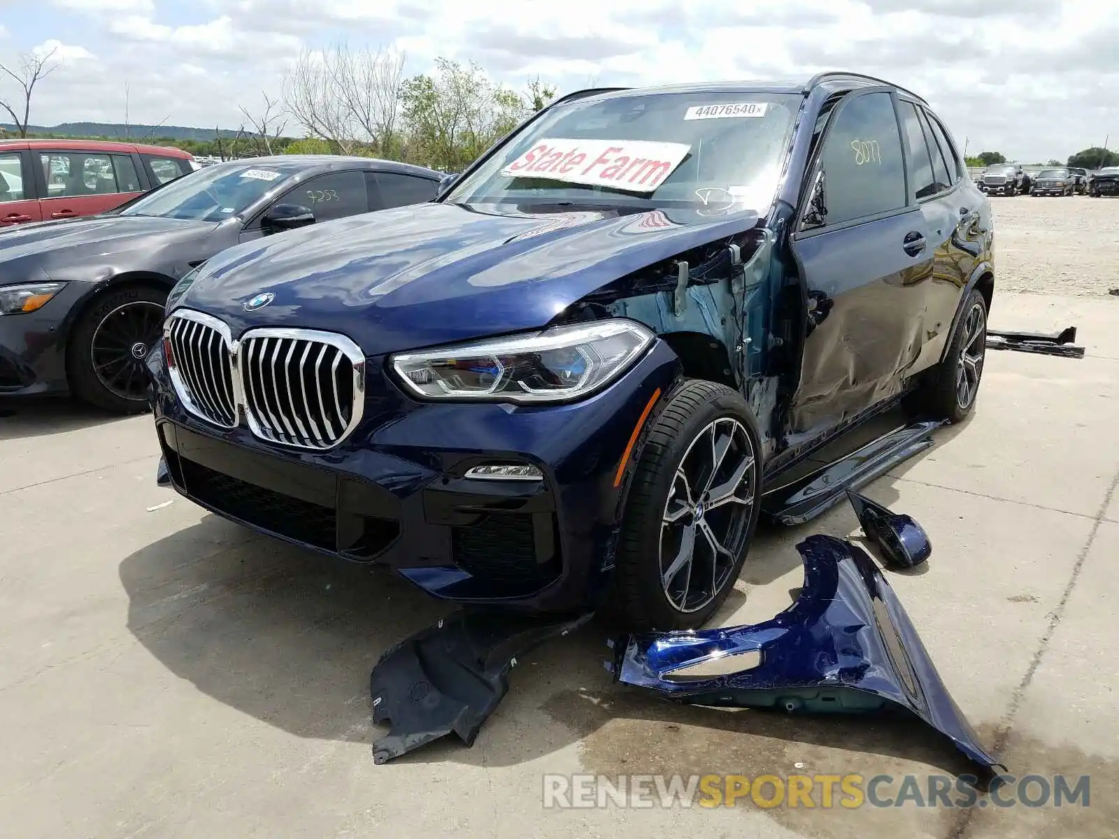 2 Фотография поврежденного автомобиля 5UXCR6C5XKLL26403 BMW X5 2019