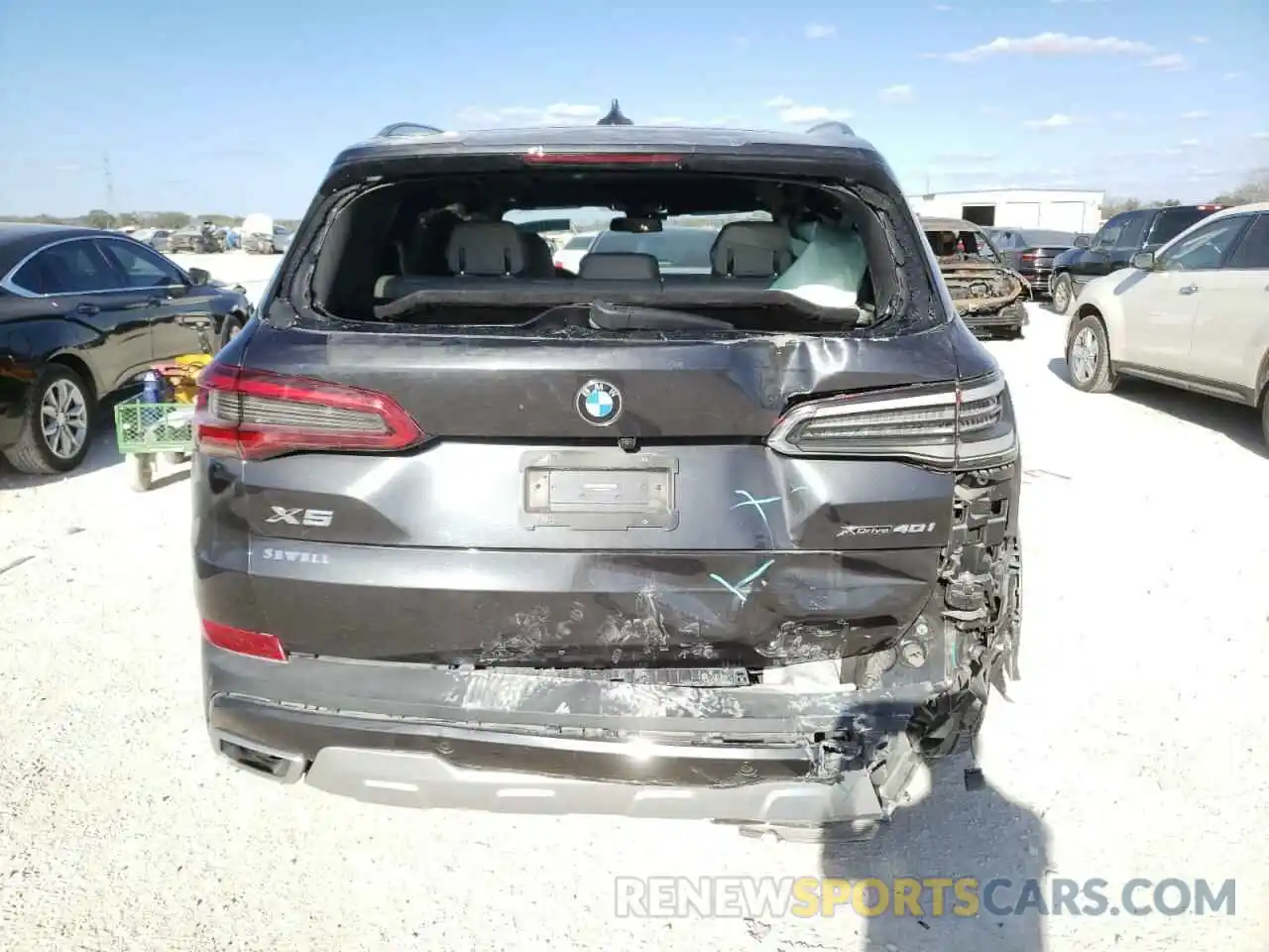 9 Photograph of a damaged car 5UXCR6C5XKLL36218 BMW X5 2019