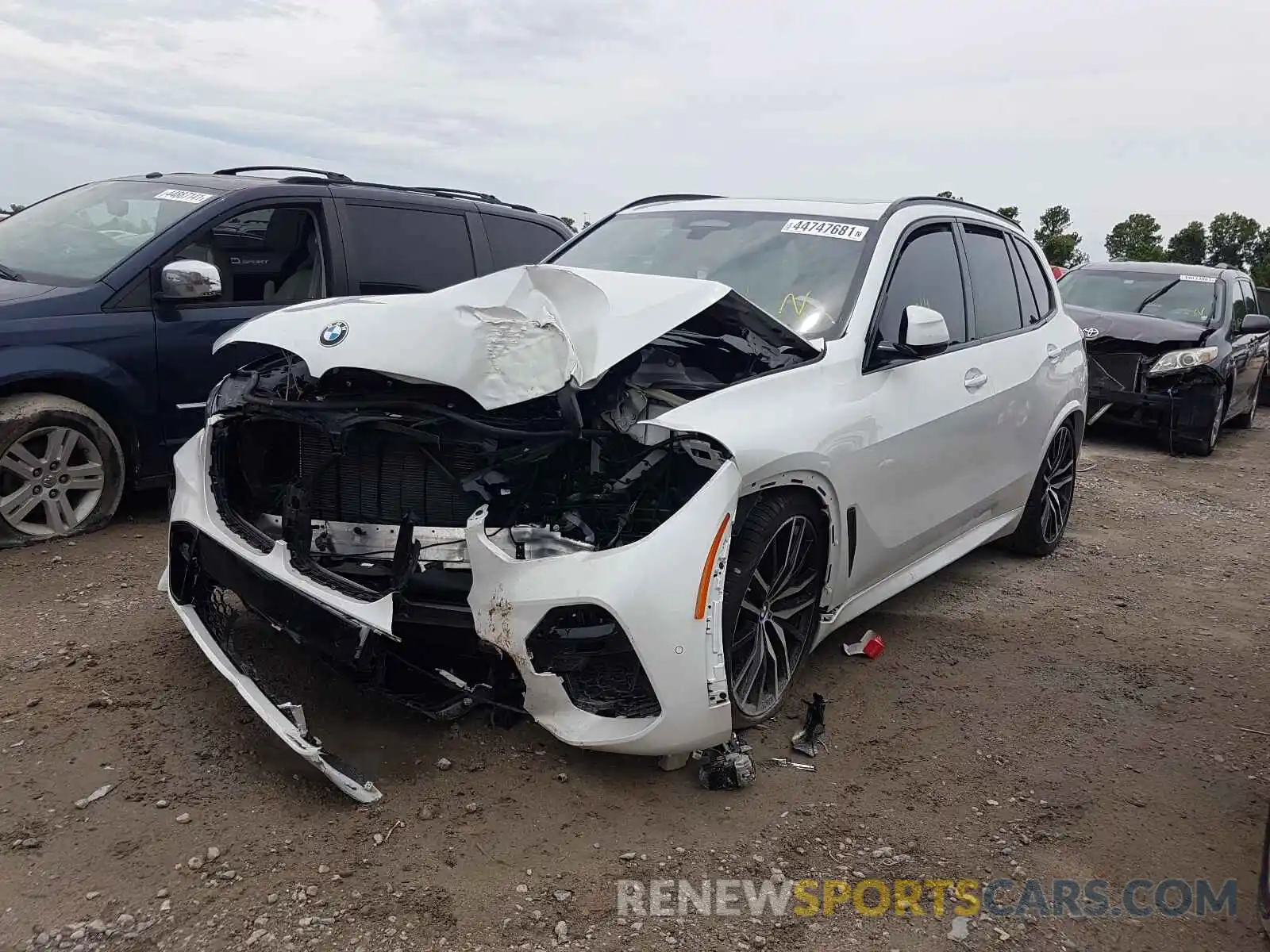 2 Photograph of a damaged car 5UXJU2C52KLN67807 BMW X5 2019