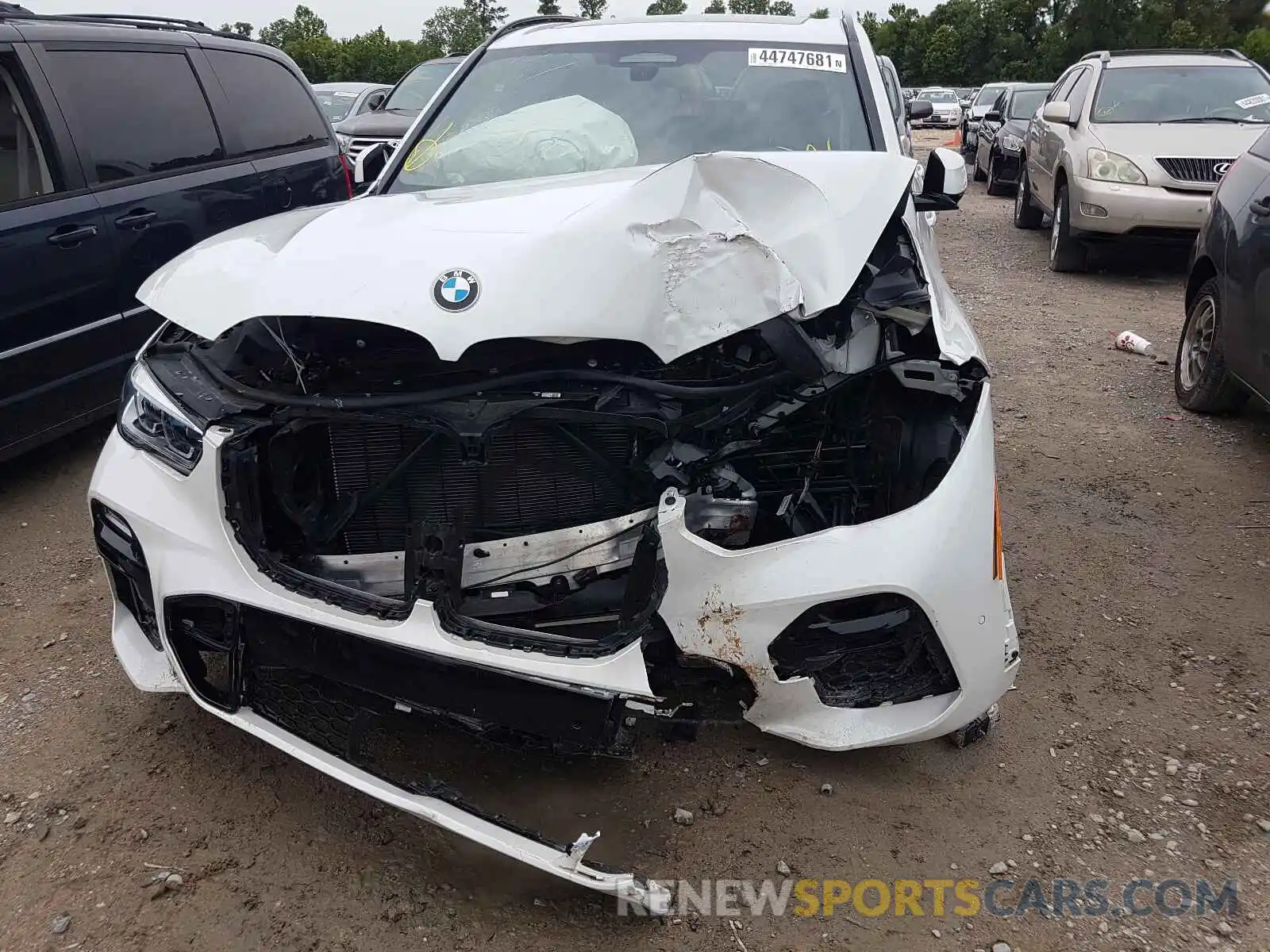 9 Photograph of a damaged car 5UXJU2C52KLN67807 BMW X5 2019