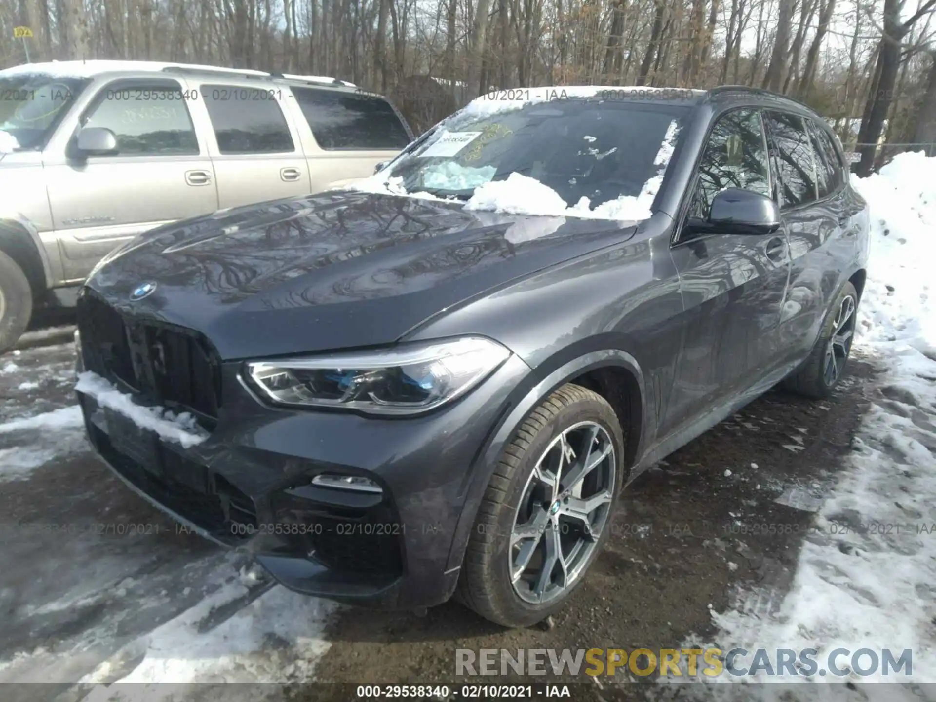 2 Photograph of a damaged car 5UXJU2C53KLN66195 BMW X5 2019