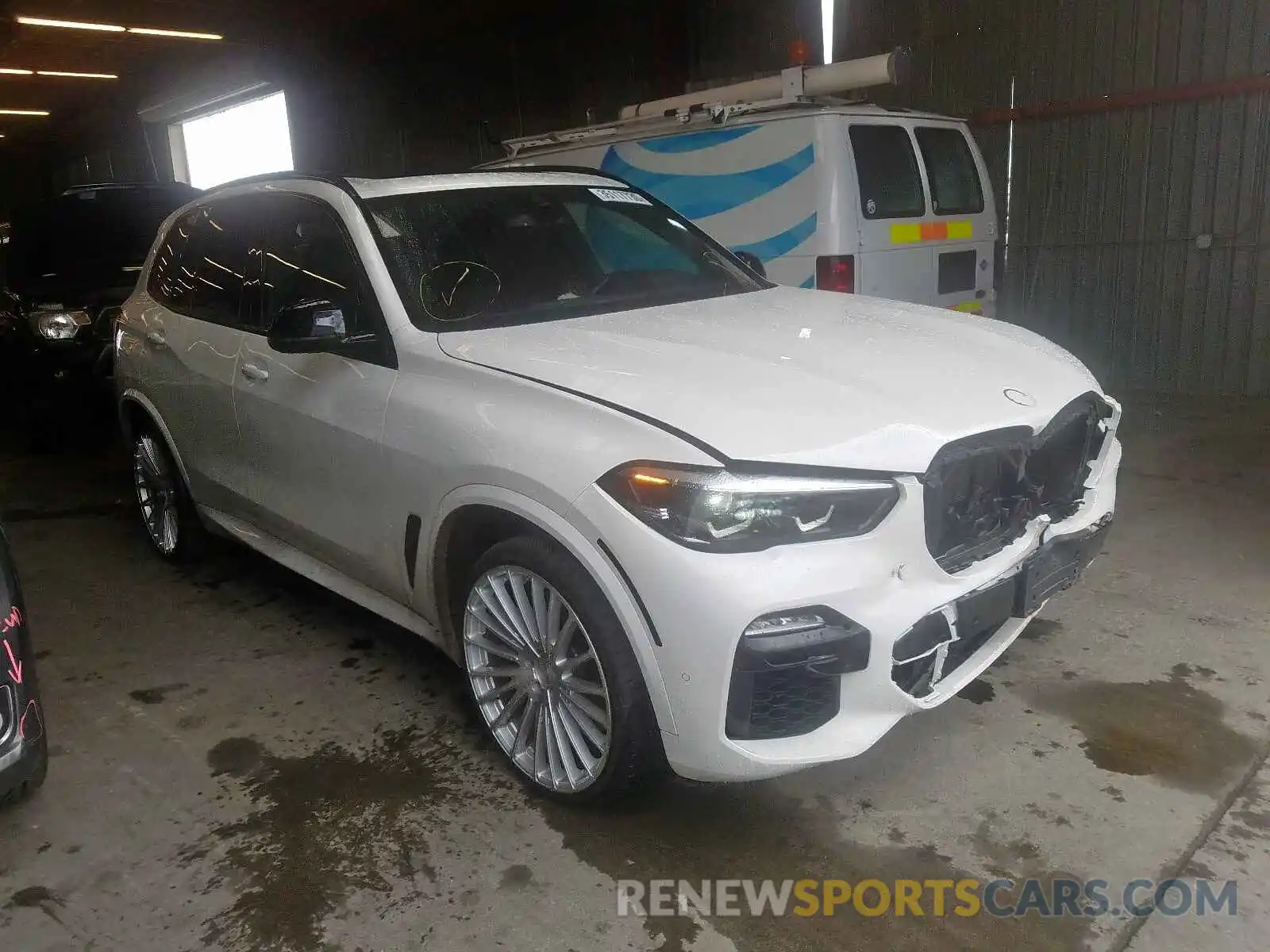 1 Фотография поврежденного автомобиля 5UXJU2C55KLN66909 BMW X5 2019